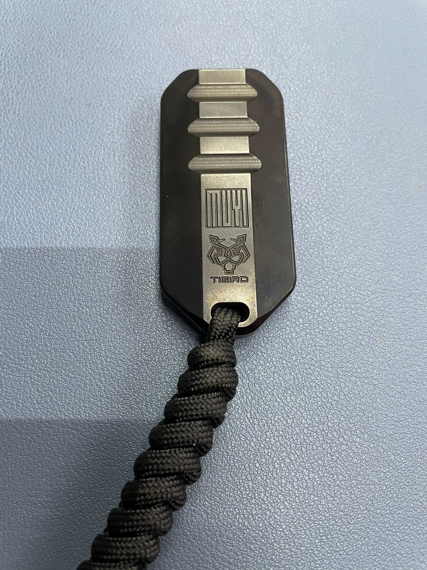 Music Waves Slider Titanium