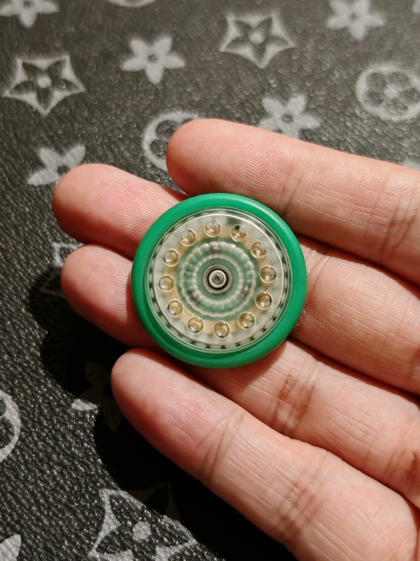 Top-C Luminous Green
