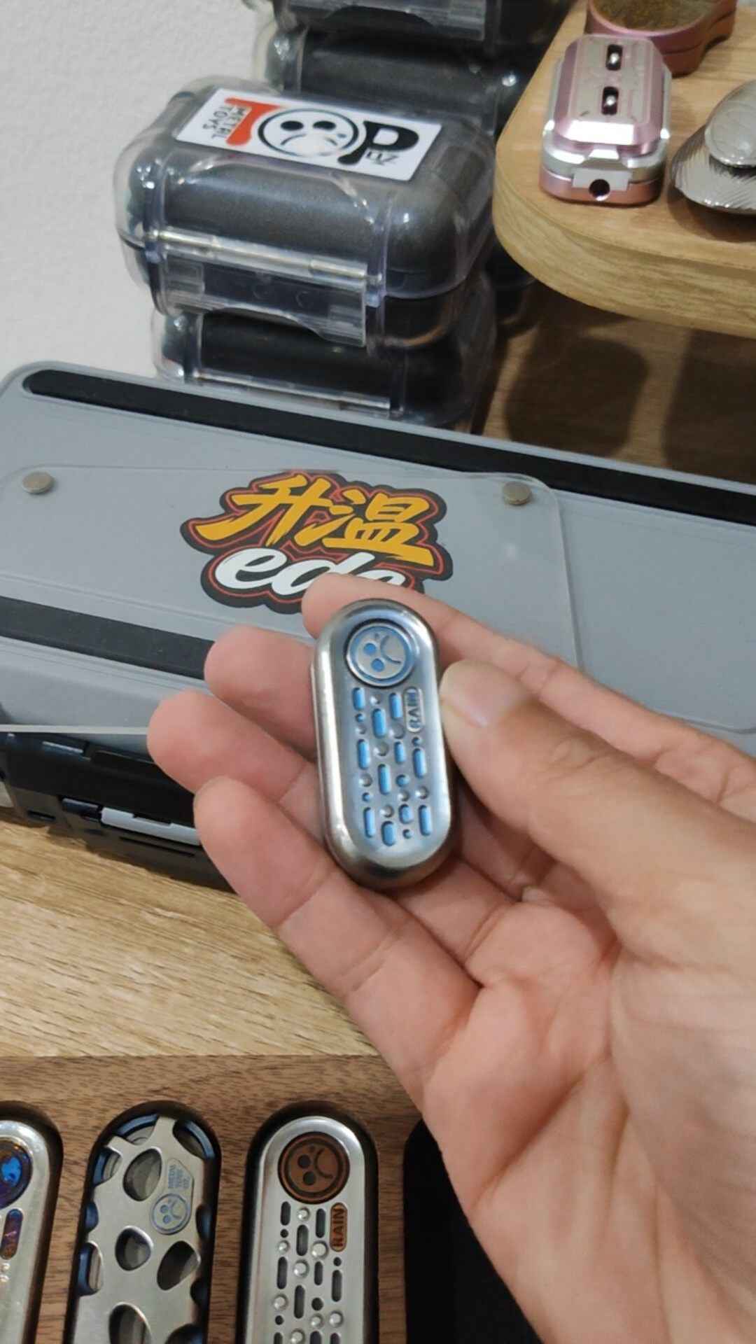 Top B