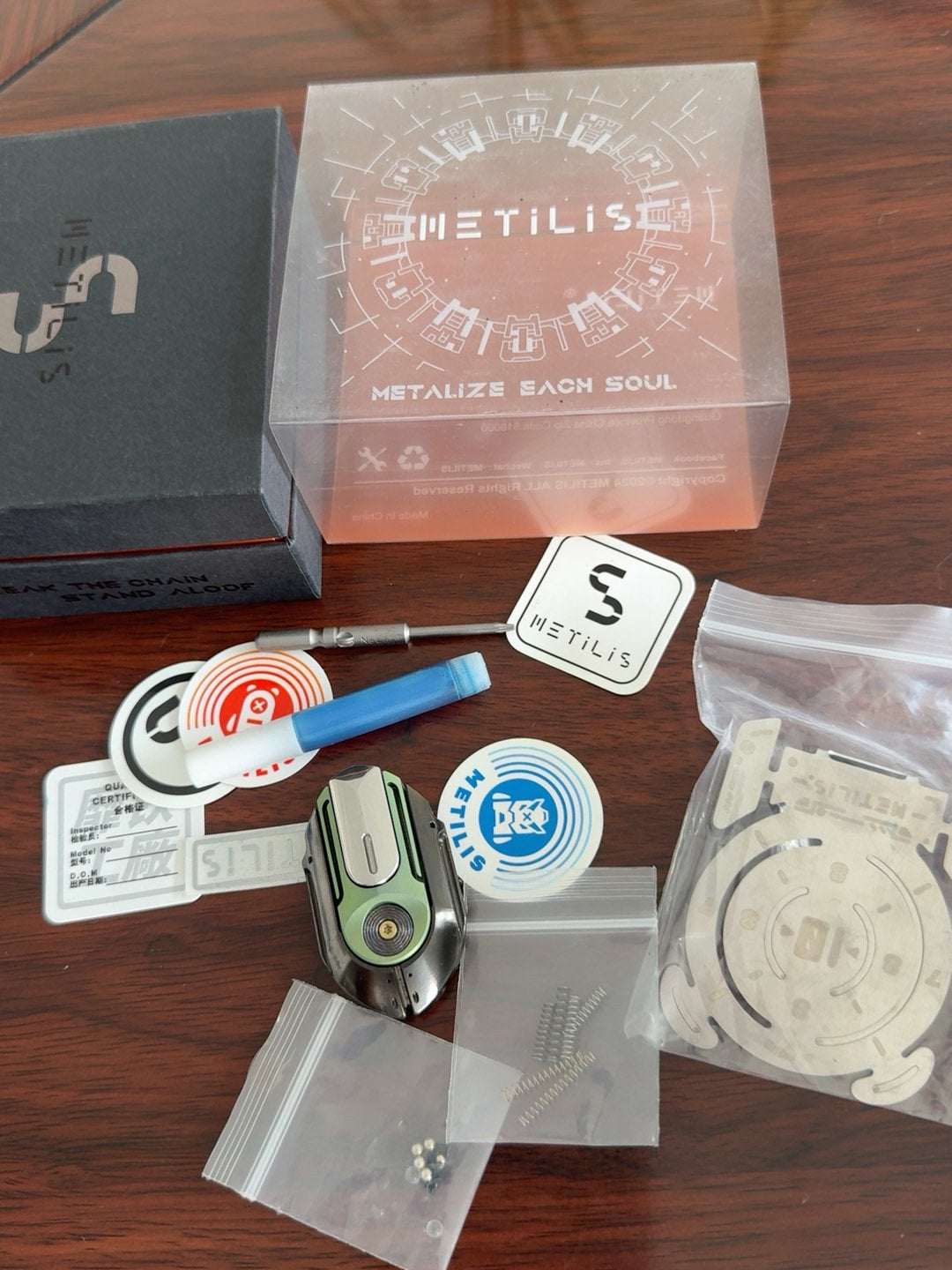 Roche Strike Stainless Steel Titanium