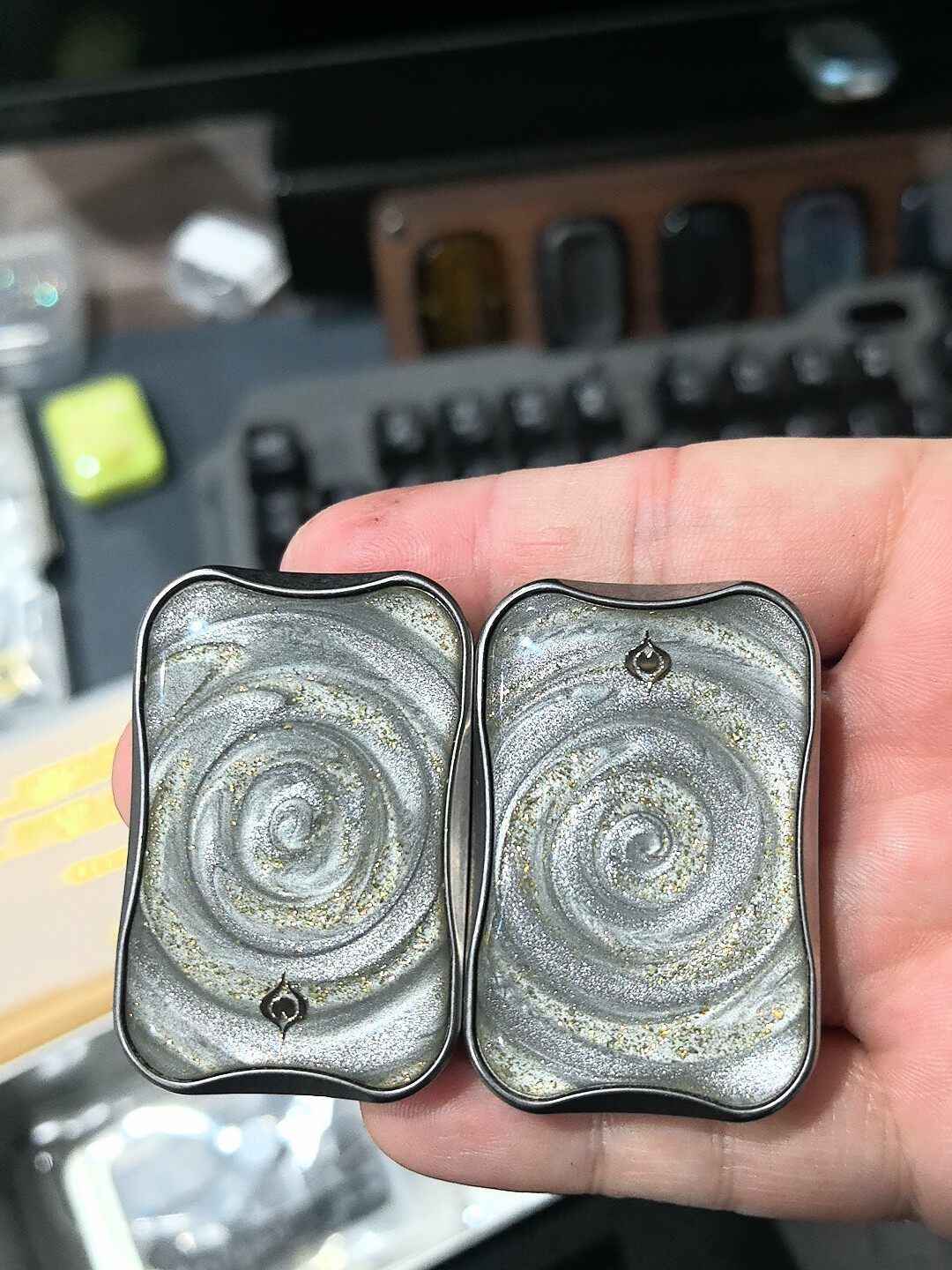 Aura Sand Titanium