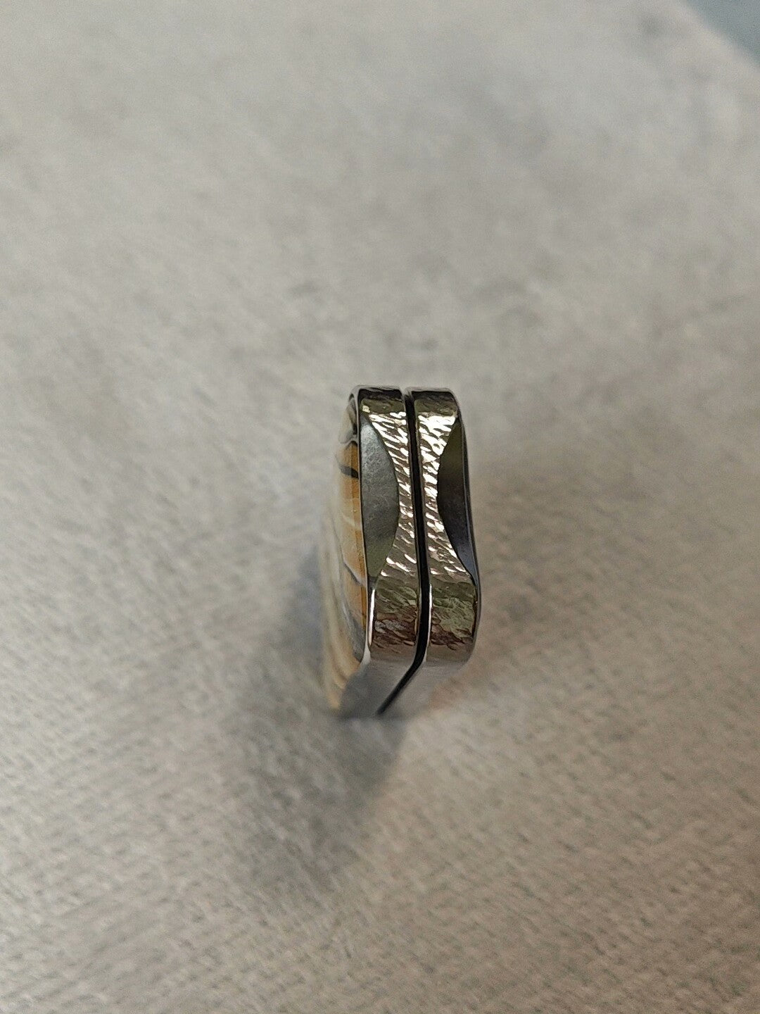 Aura Sand Titanium