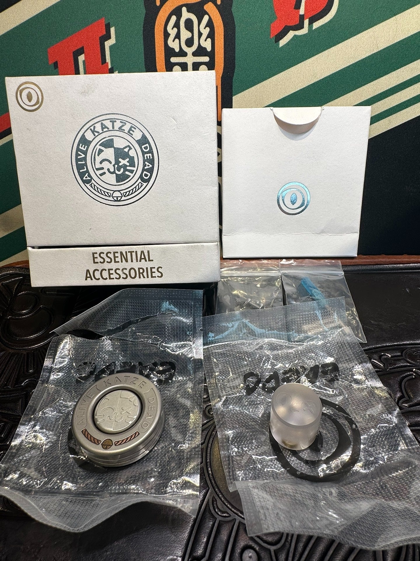 Schrödinger’s Katze Blasted SS+Titanium