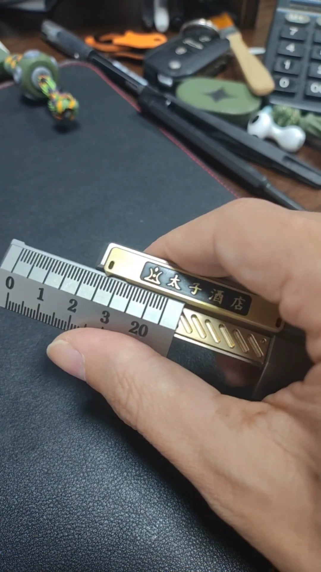 Quirky Ruler Titanium