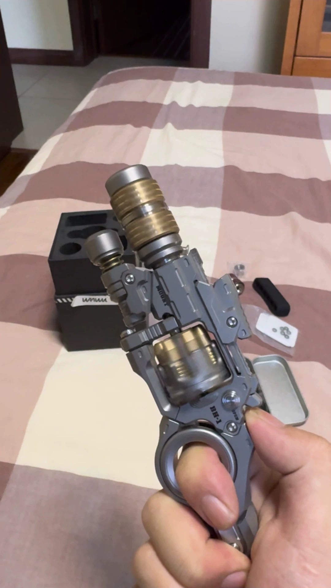 Breaker Titanium
