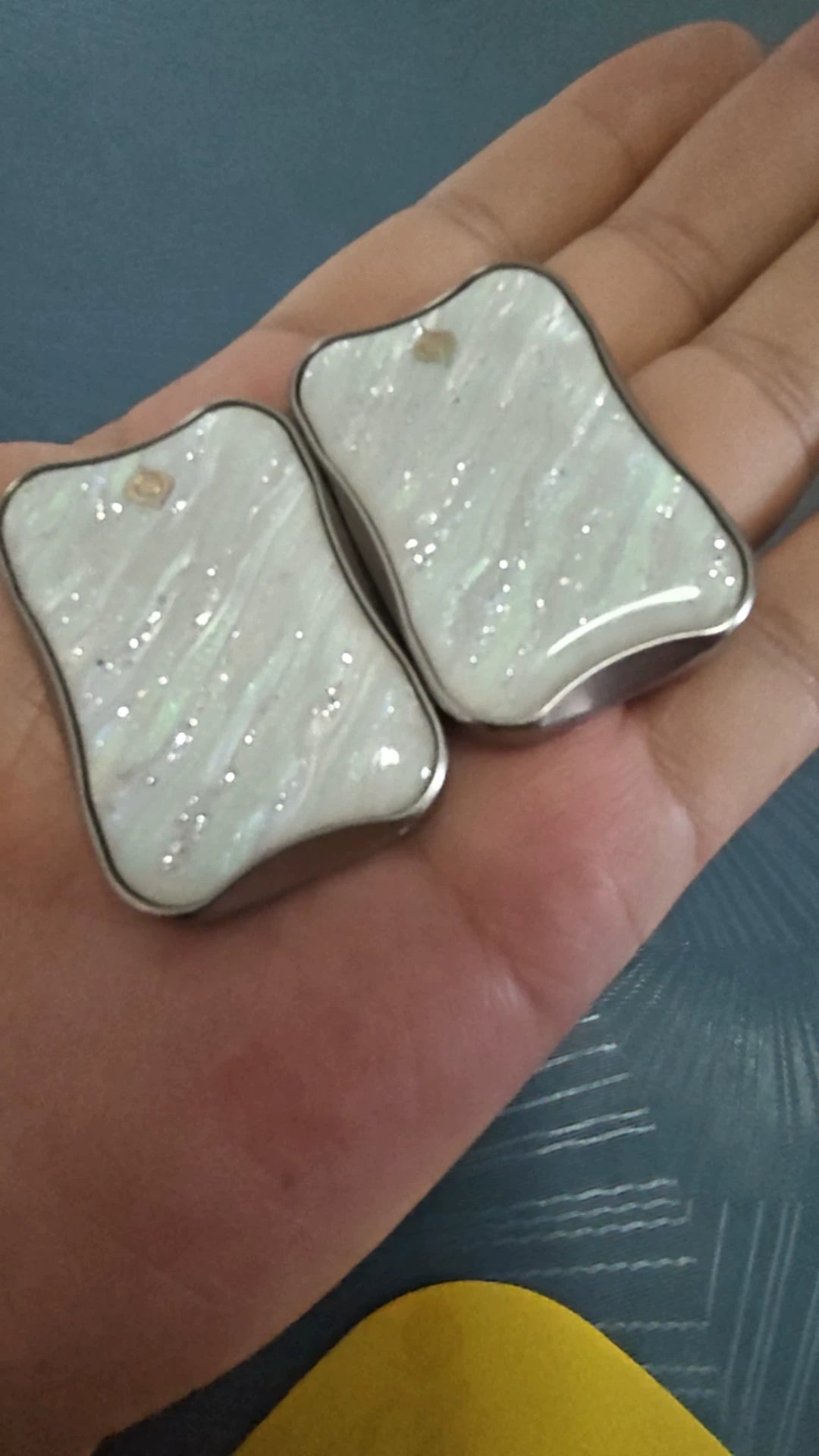 Aura Sand Titanium