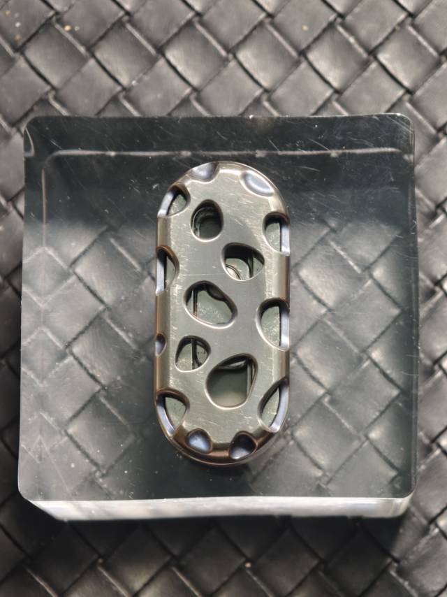 Top B Titanium
