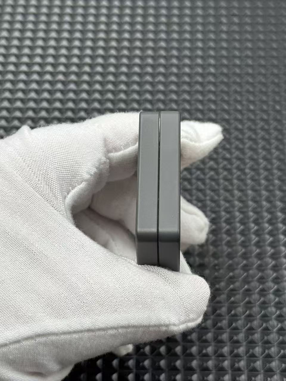 Mute Zirconium