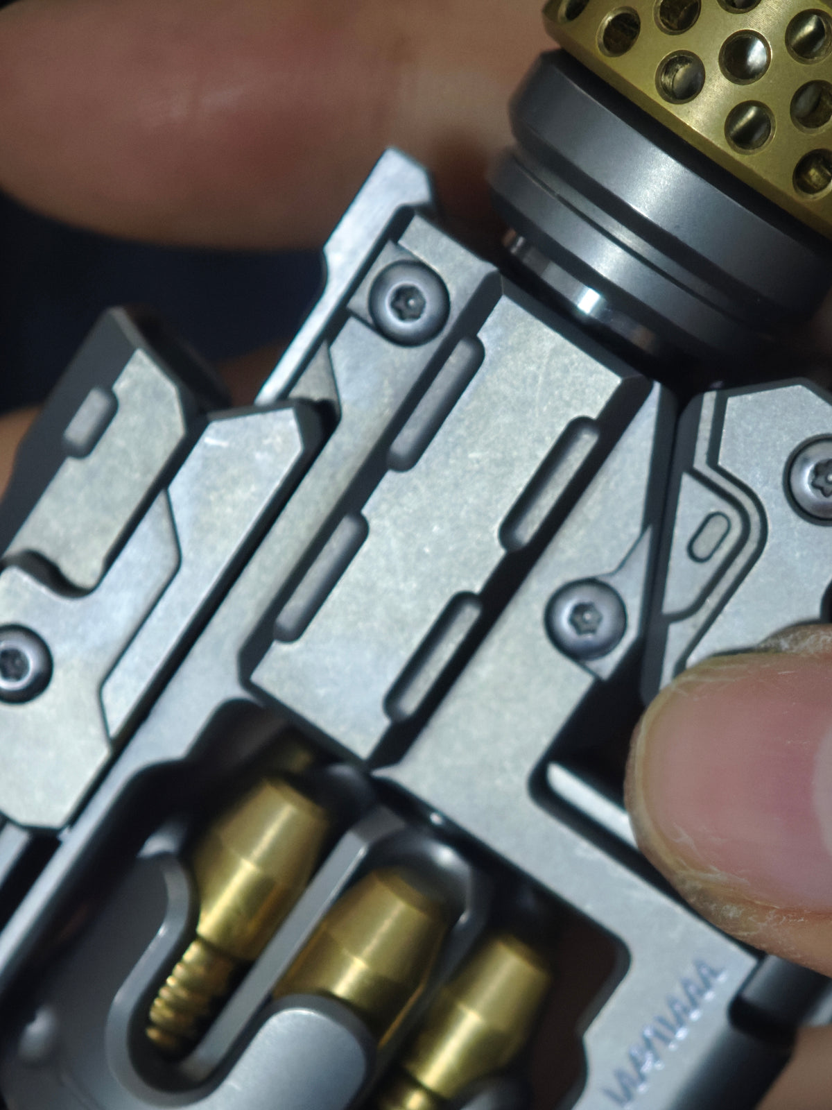 EDCELL Breaker Titanium