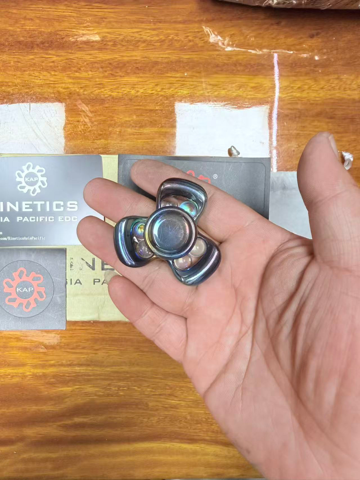 Three-Leaf Horizon Zirconium Oil Slick