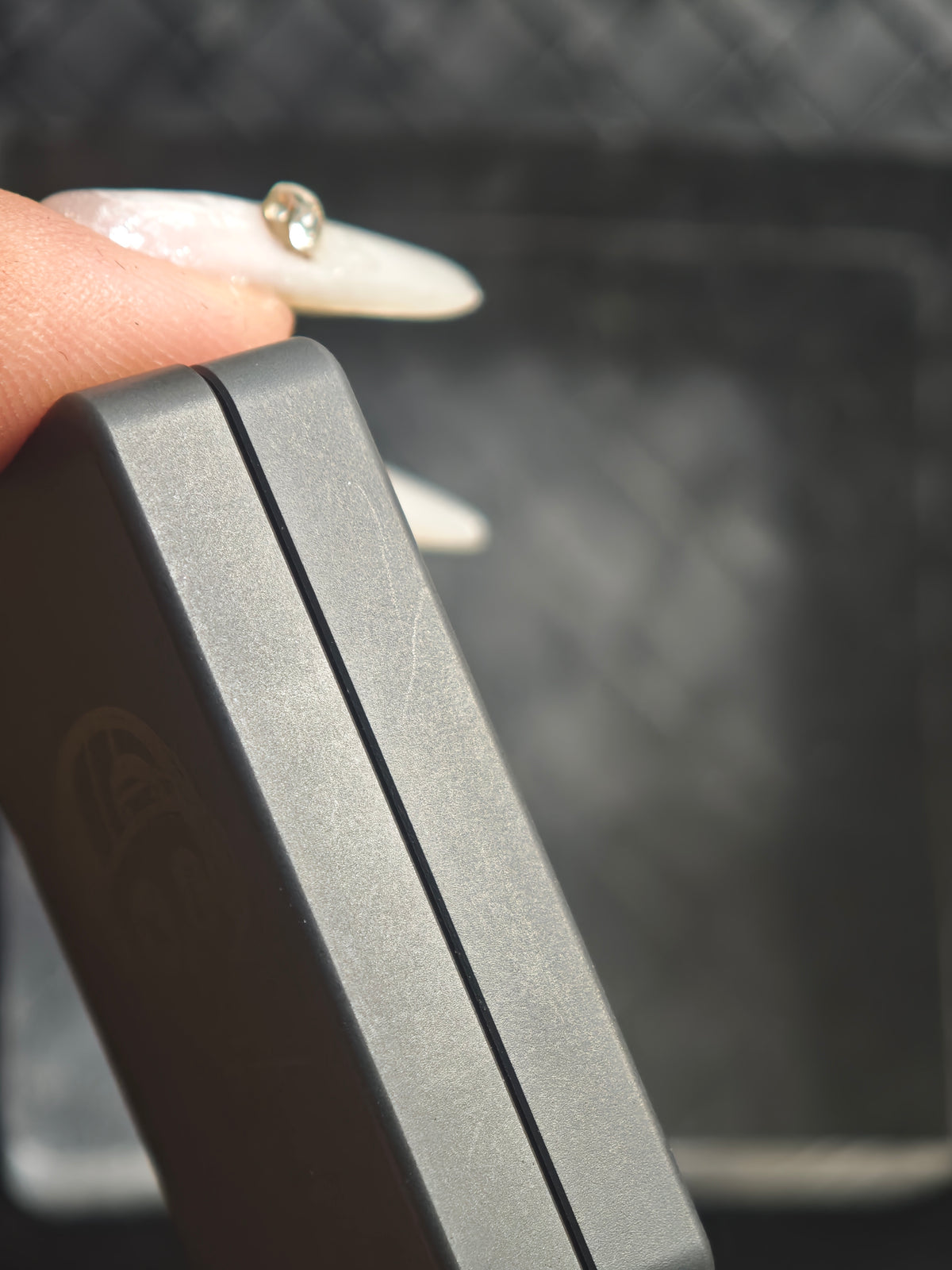 Mute Zirconium