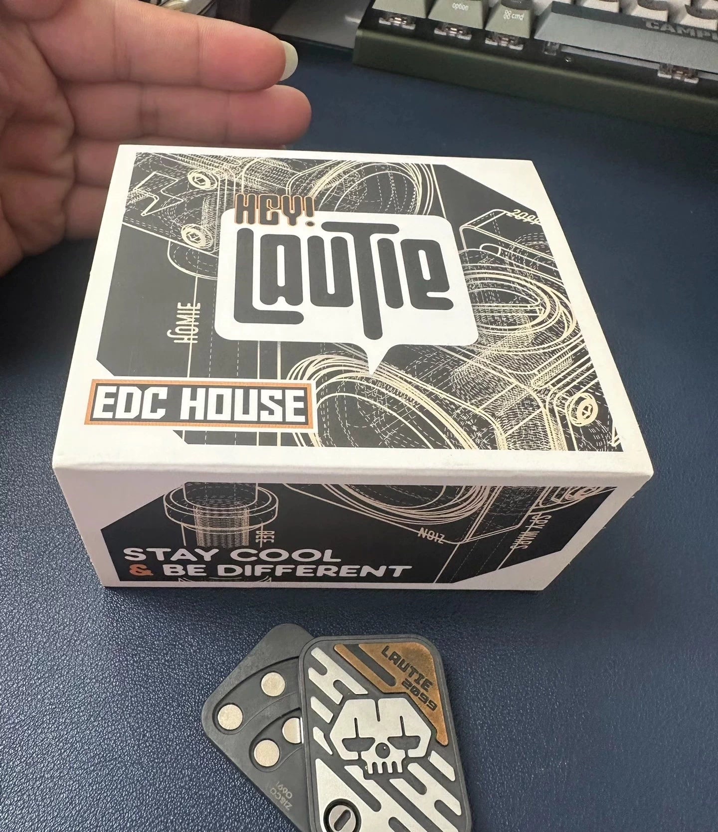 Poker Shuffle Zirconium