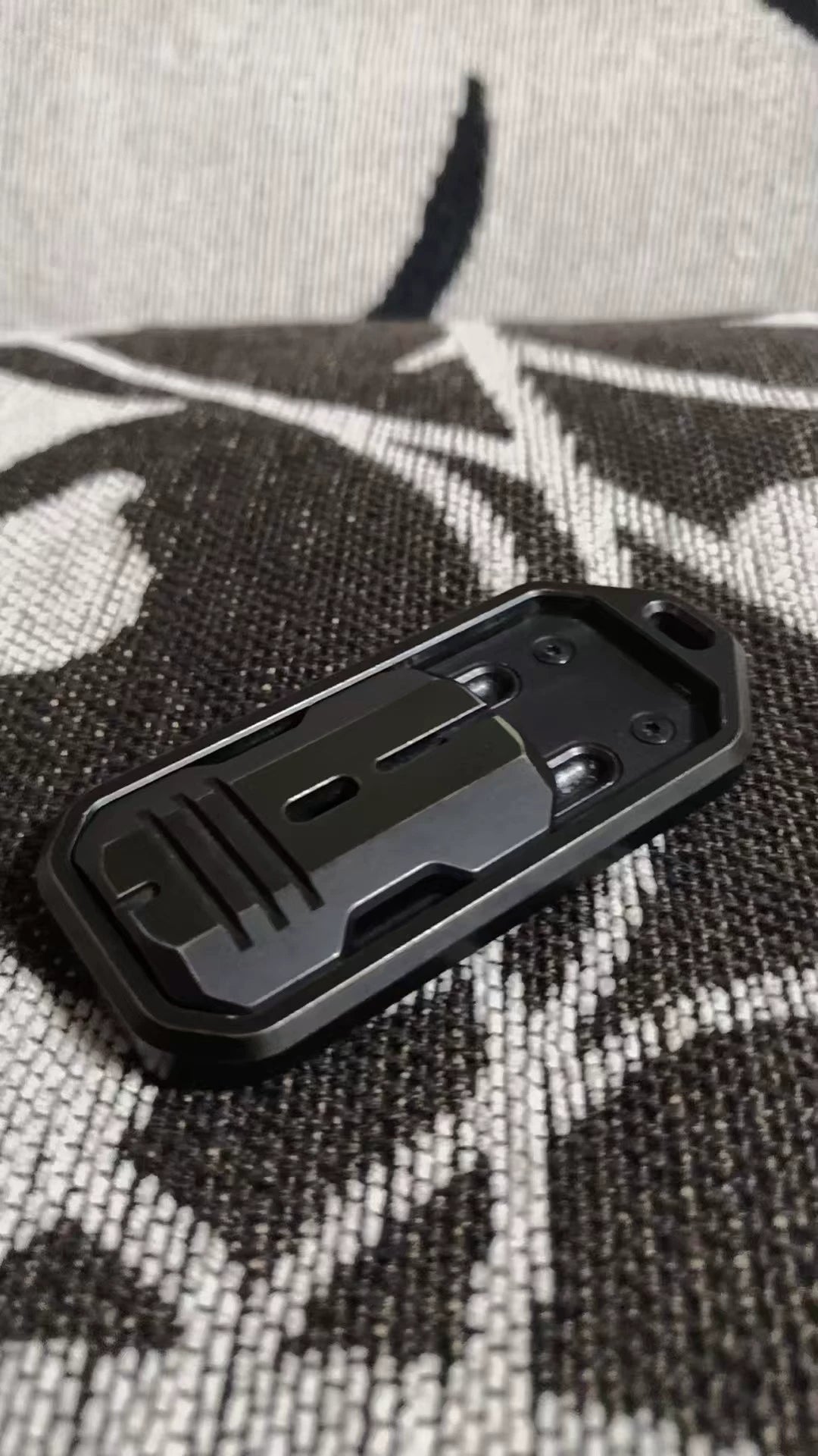 Music Waves Slider Titanium