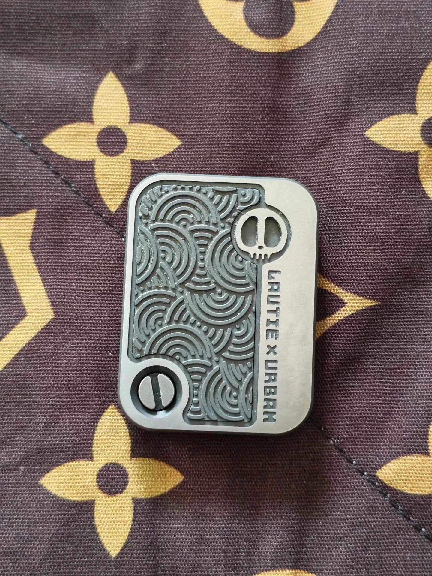 Poker Shuffle Zirconium