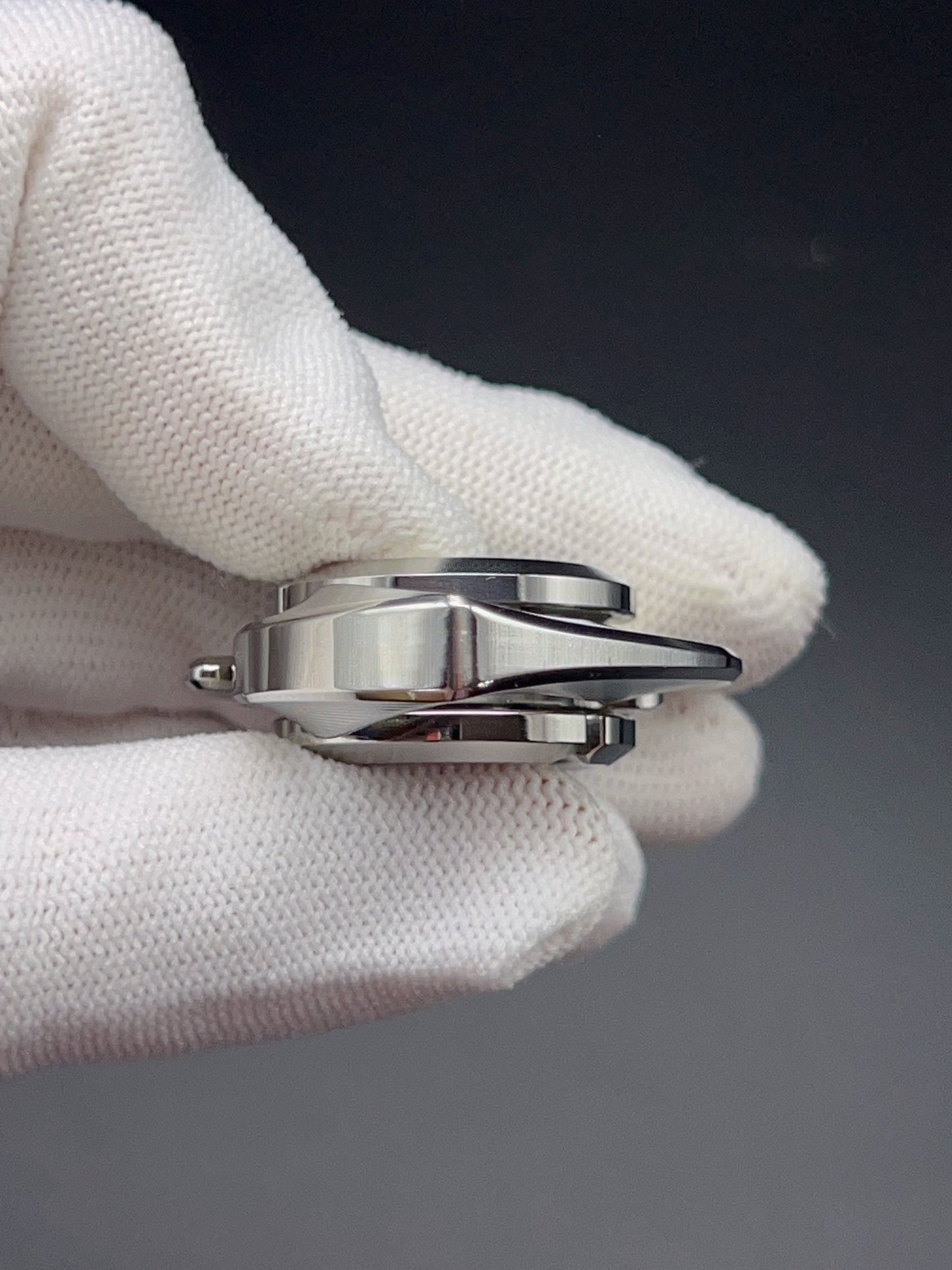 Baby Dolphin Titanium