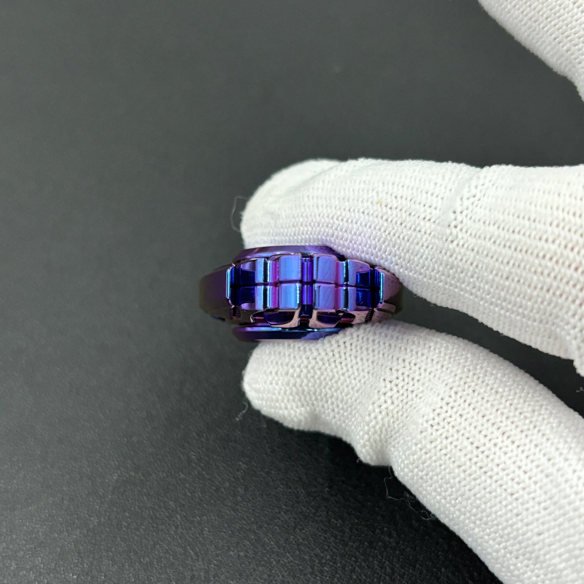 Dark Shell Opening Zirconium Limited 20