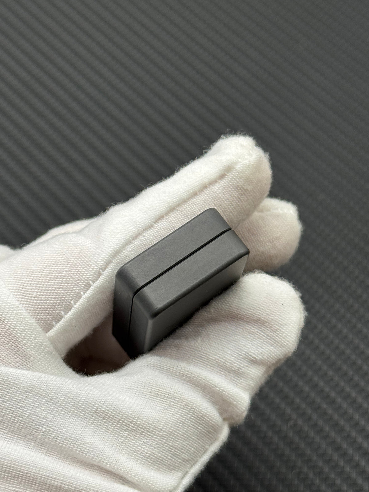 Mute Zirconium