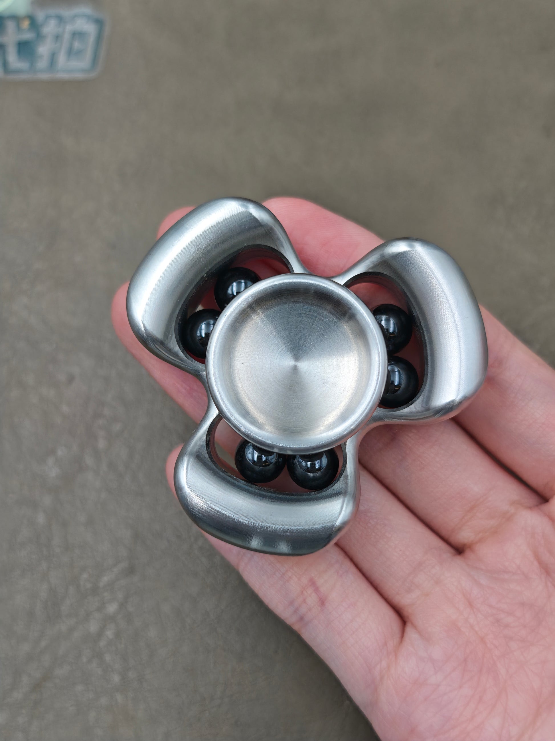 Two-Leaf Horizon Mega Stainless Steel
