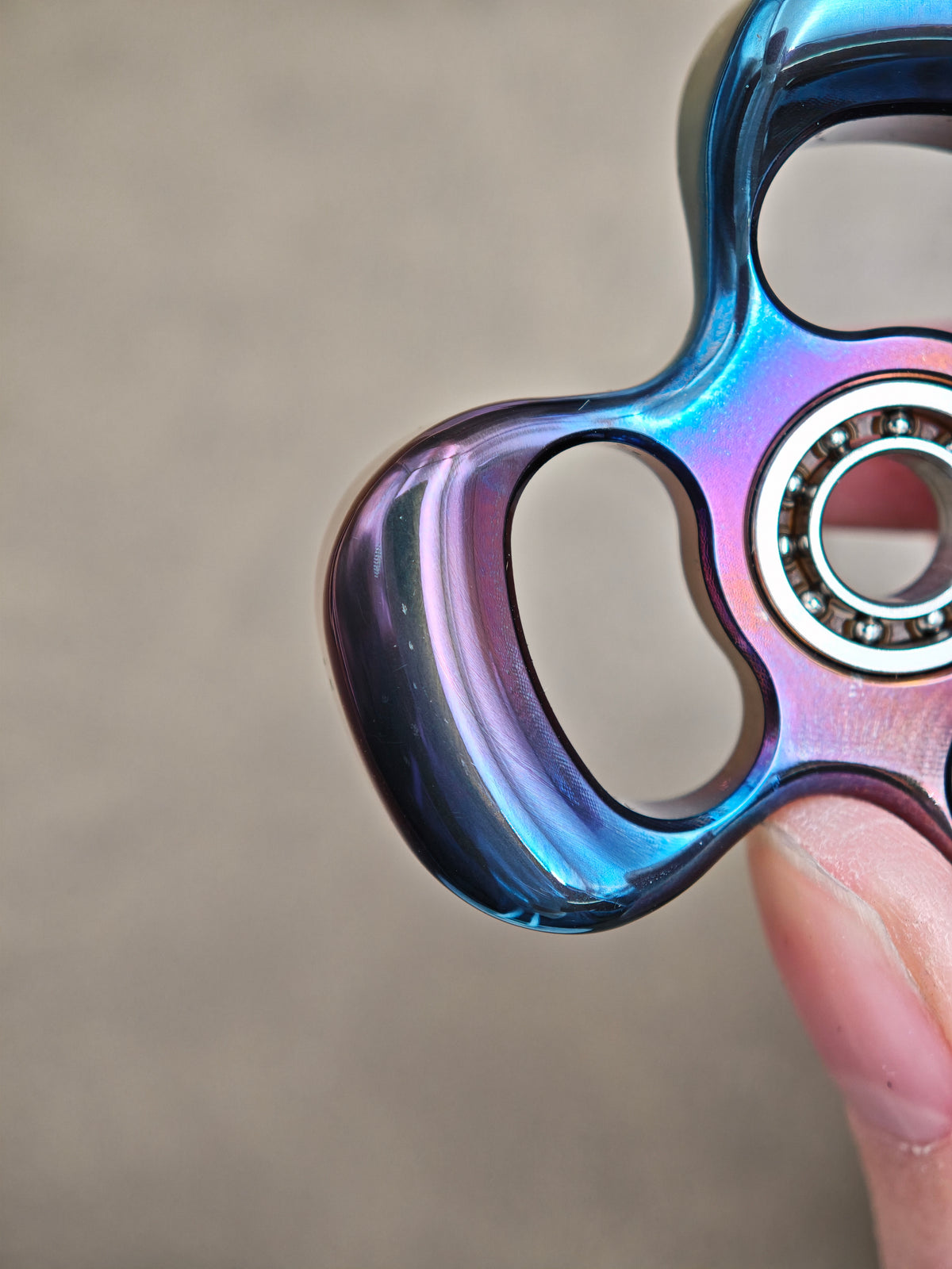 Three-Leaf Horizon Zirconium Oil Slick