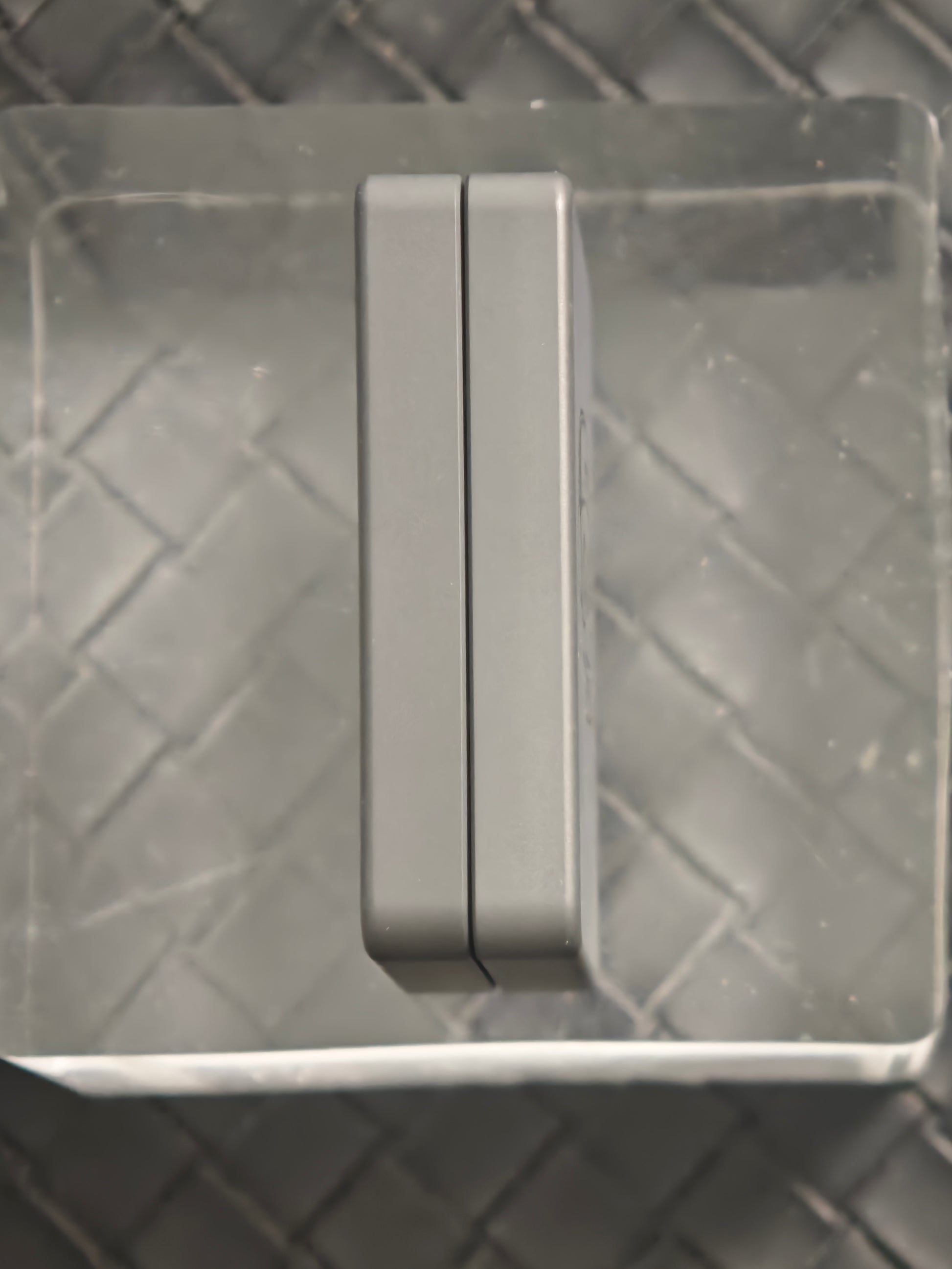 Mute Zirconium