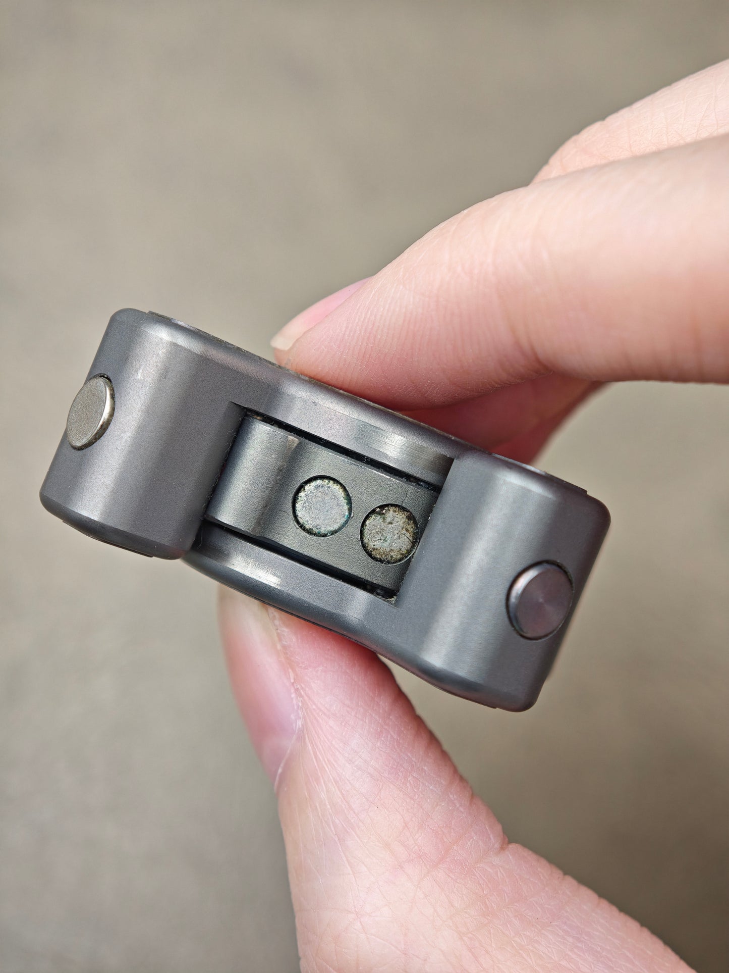 Cross Bones r Titanium