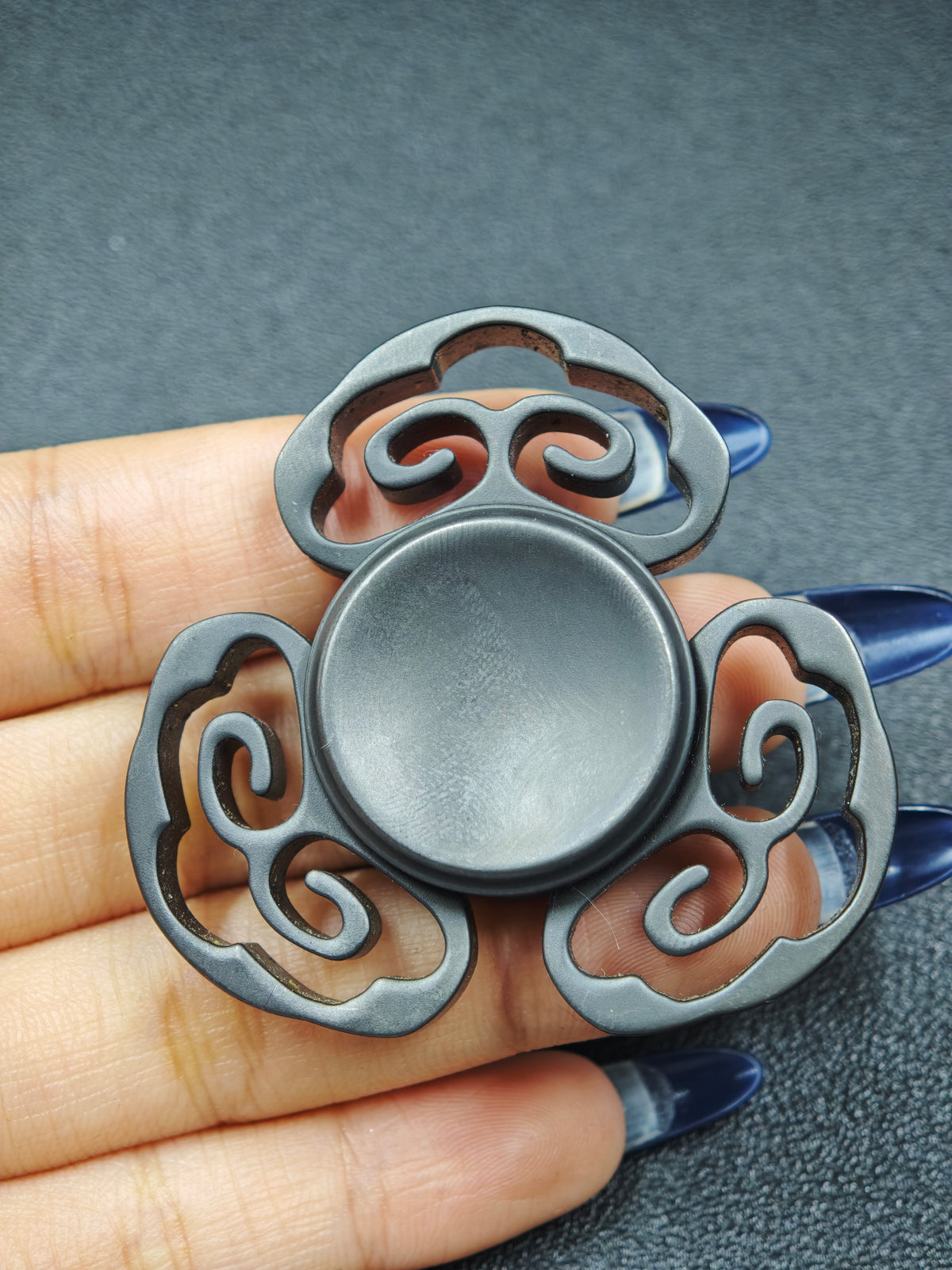 Yungong Xunyin Zirconium