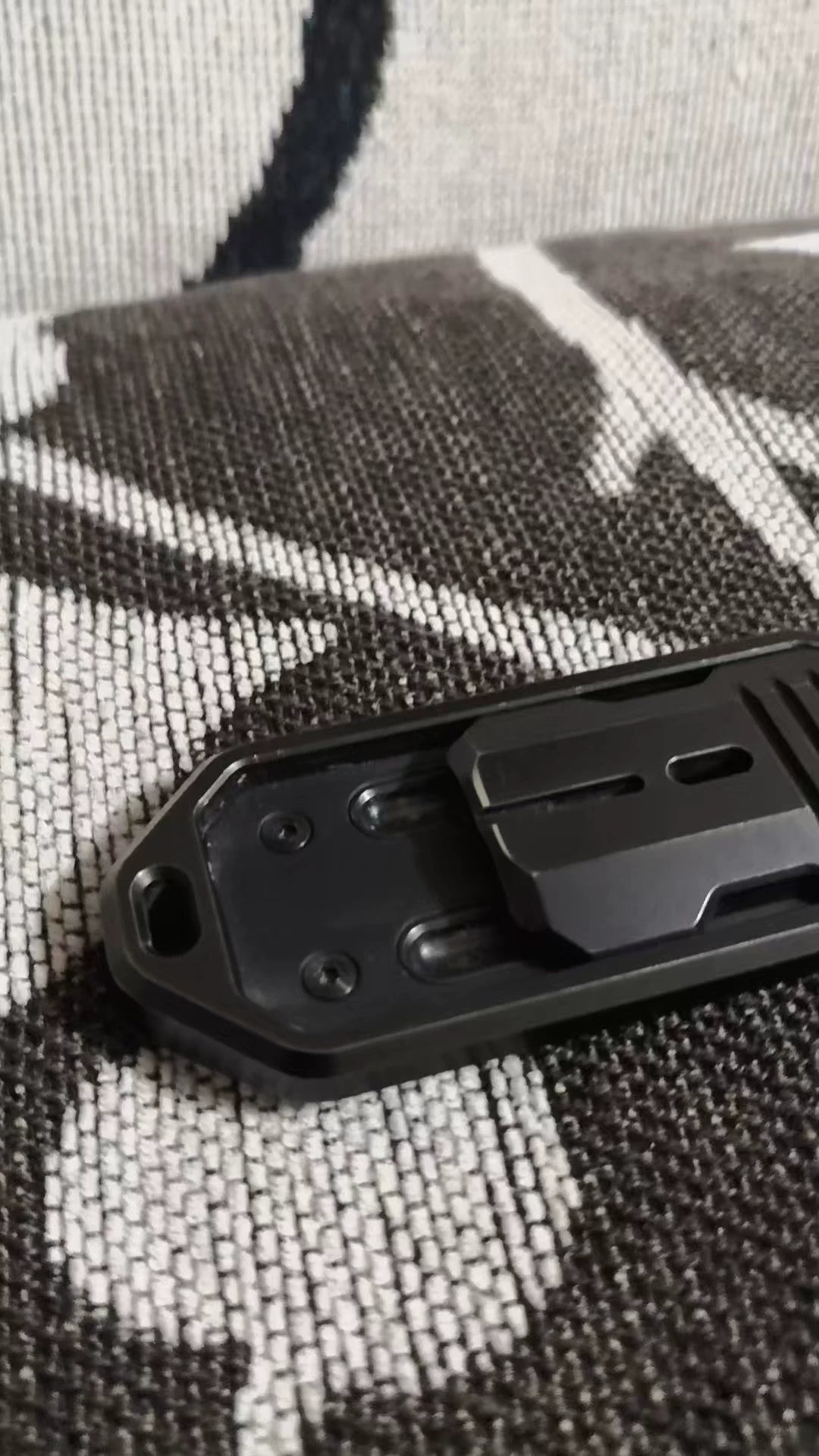 Music Waves Slider Titanium