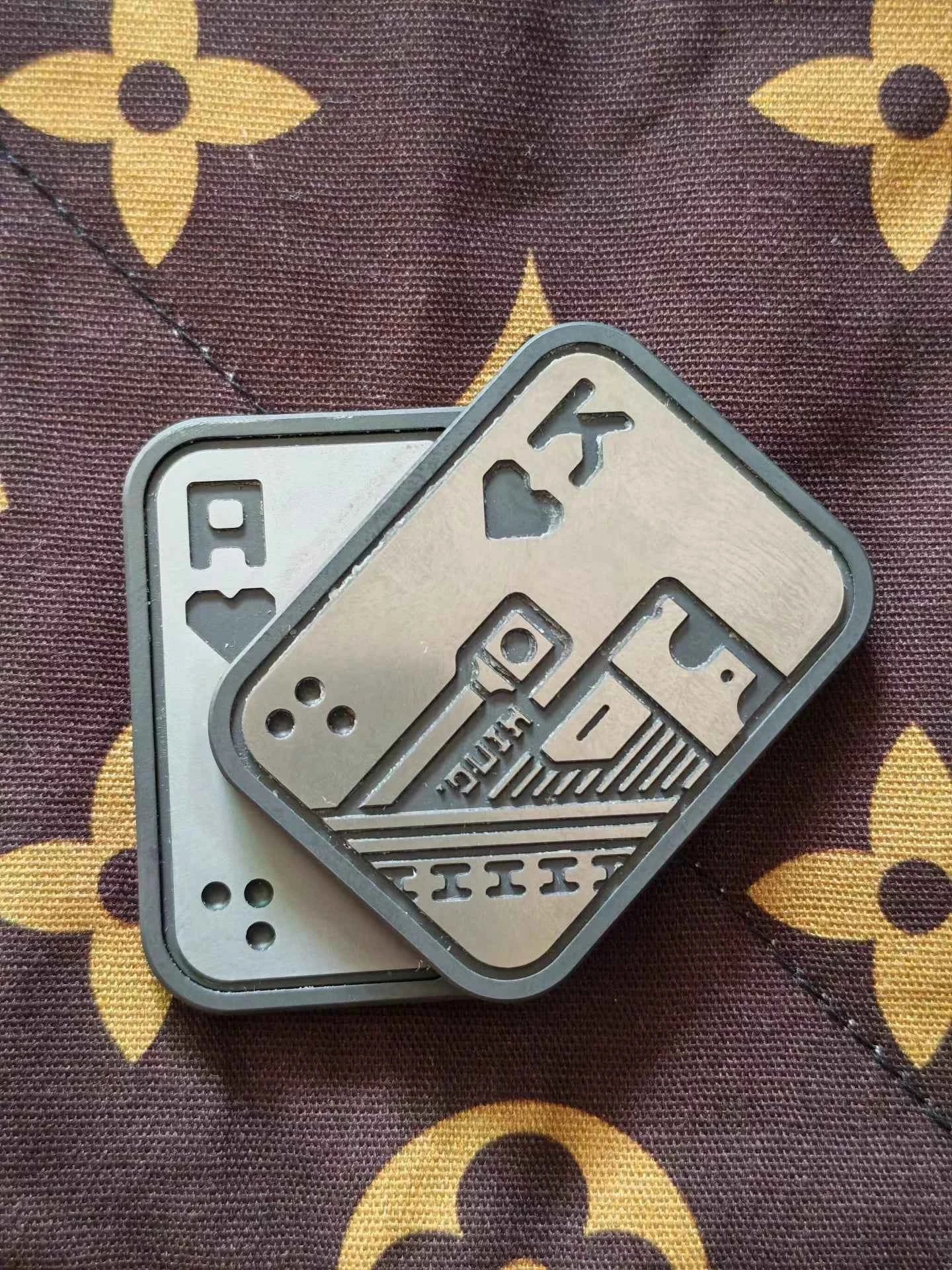 Poker Shuffle Zirconium