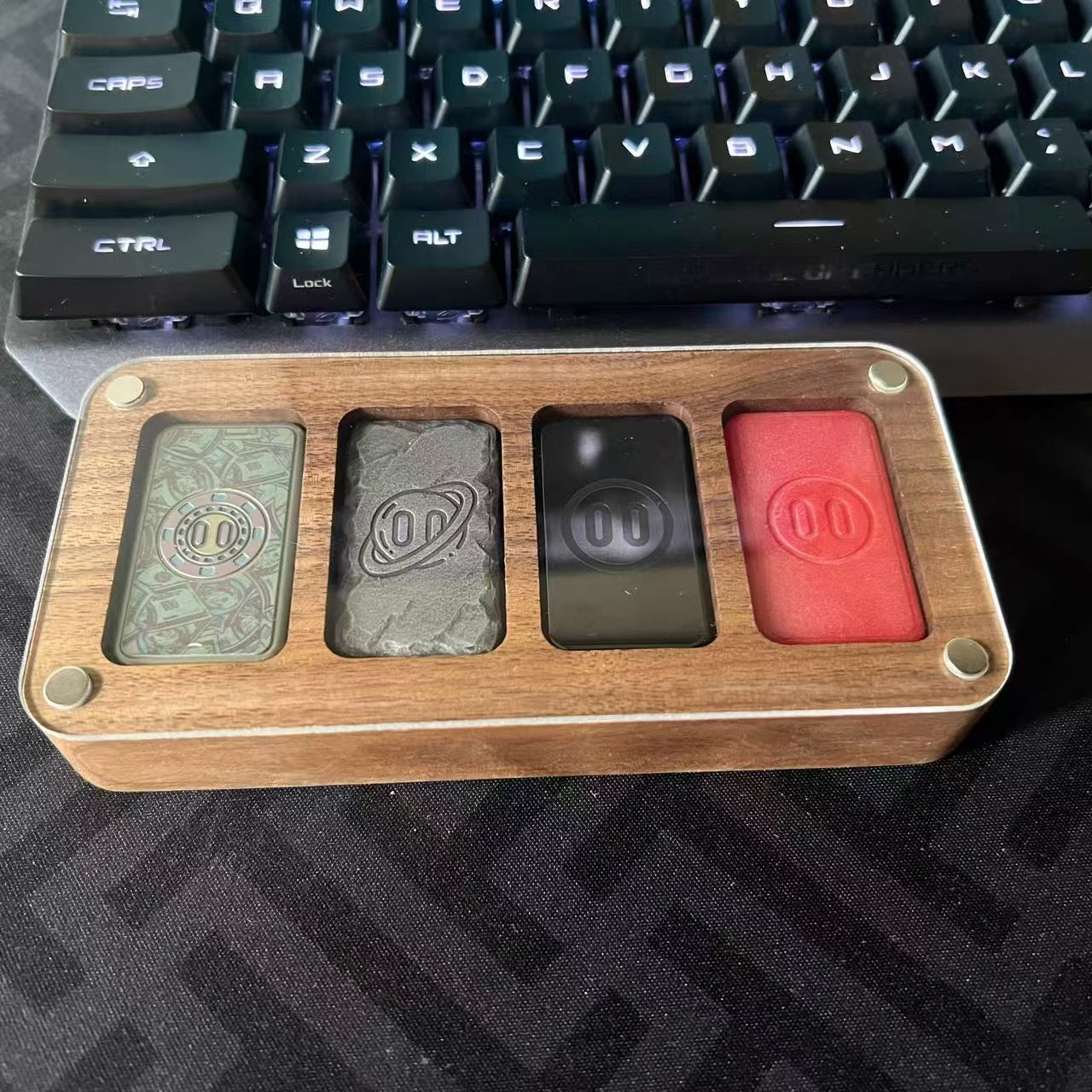 YEDC Pig Nose Slider Wooden Display Case