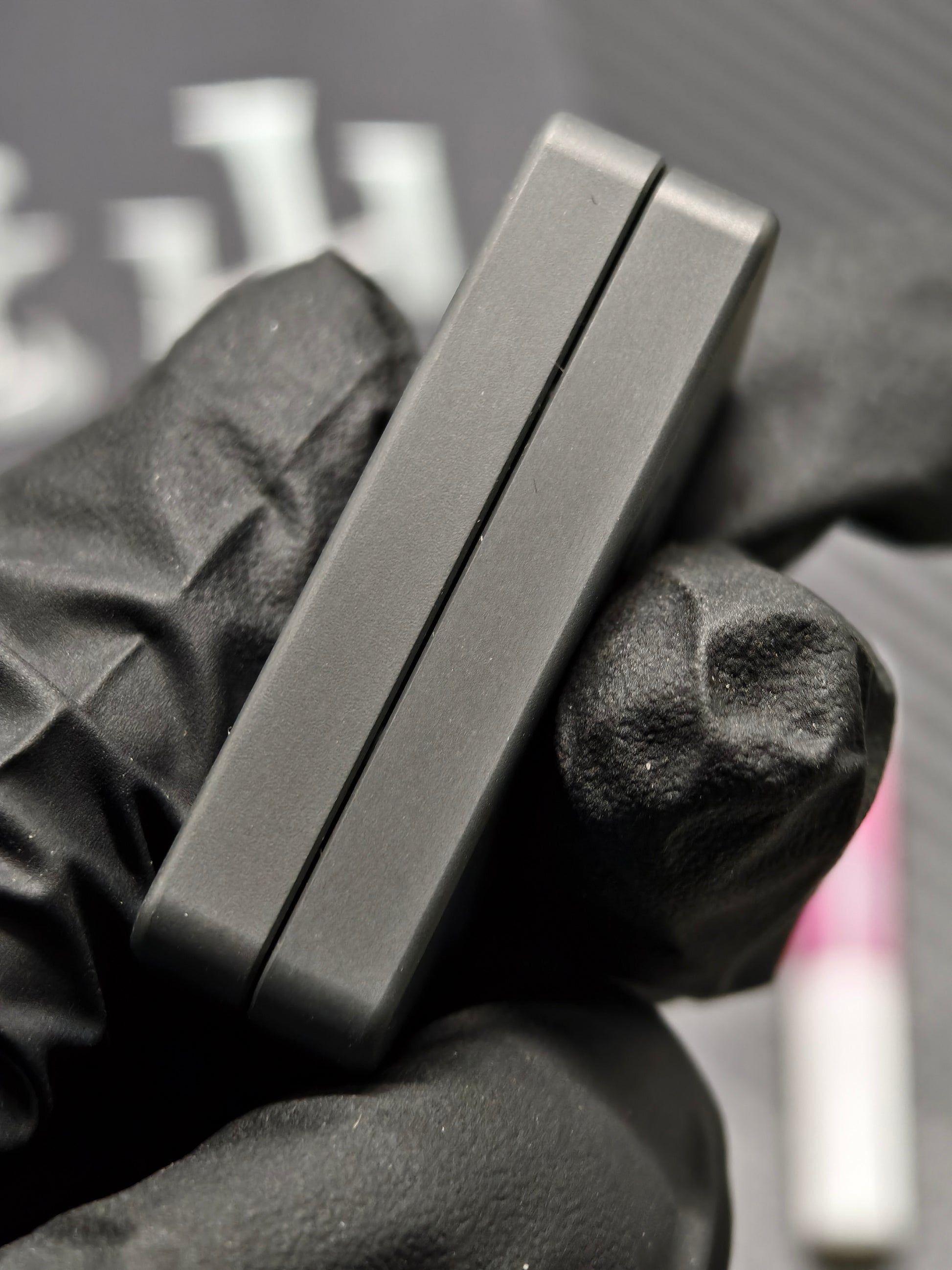 Mute Zirconium