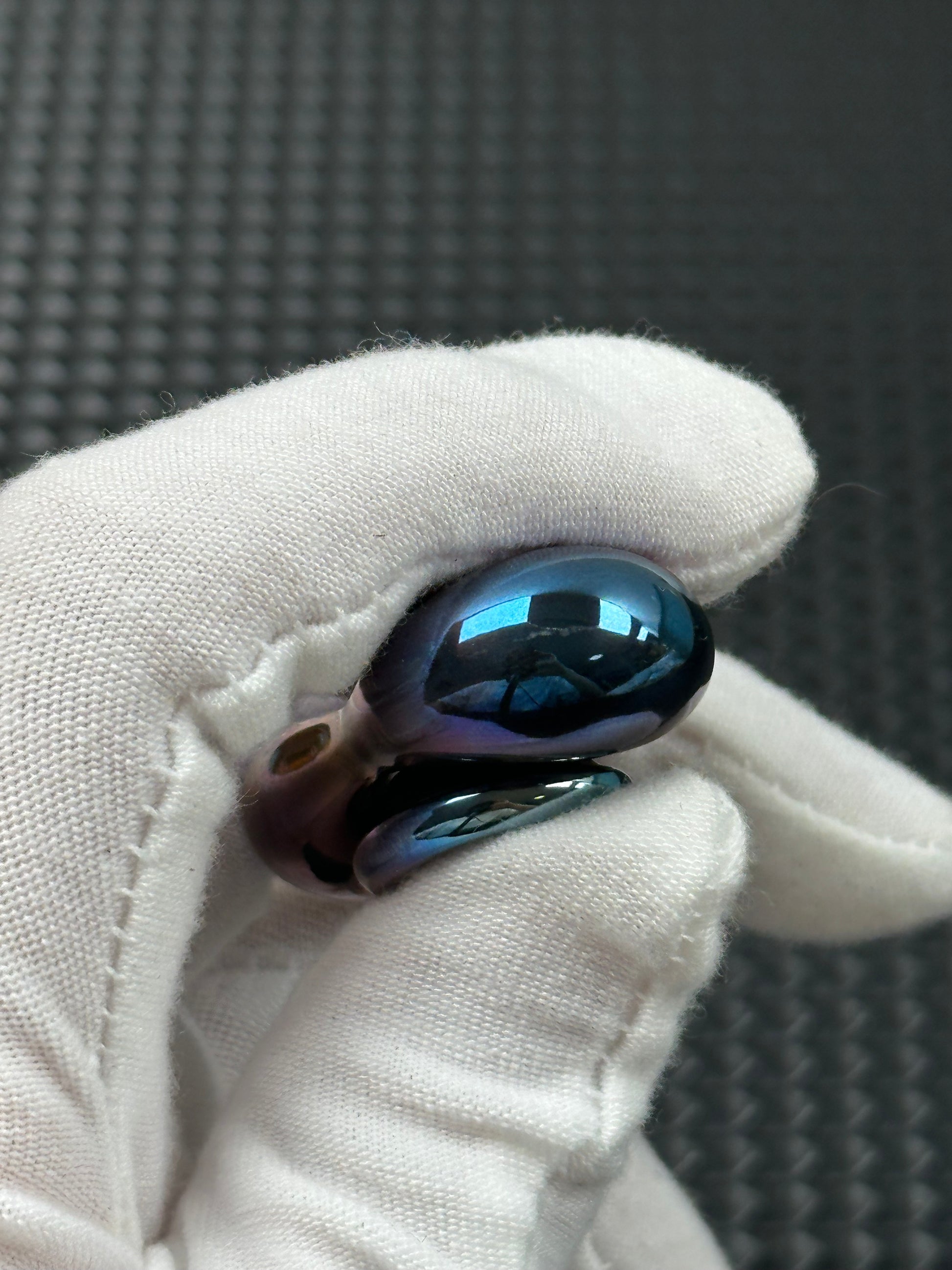 Two-Leaf Cell Zirconium Oil Slick