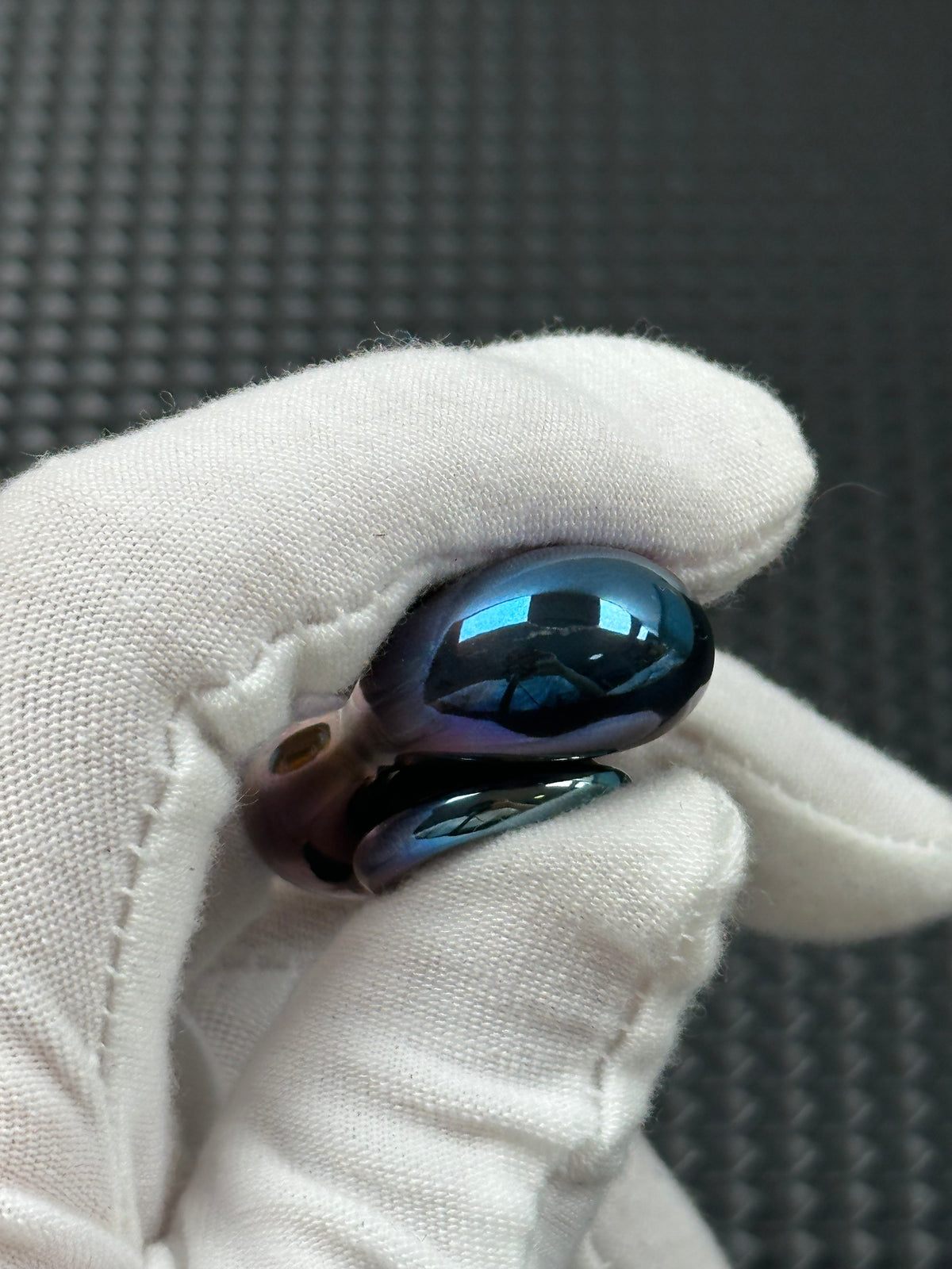 Two-Leaf Cell Zirconium Oil Slick