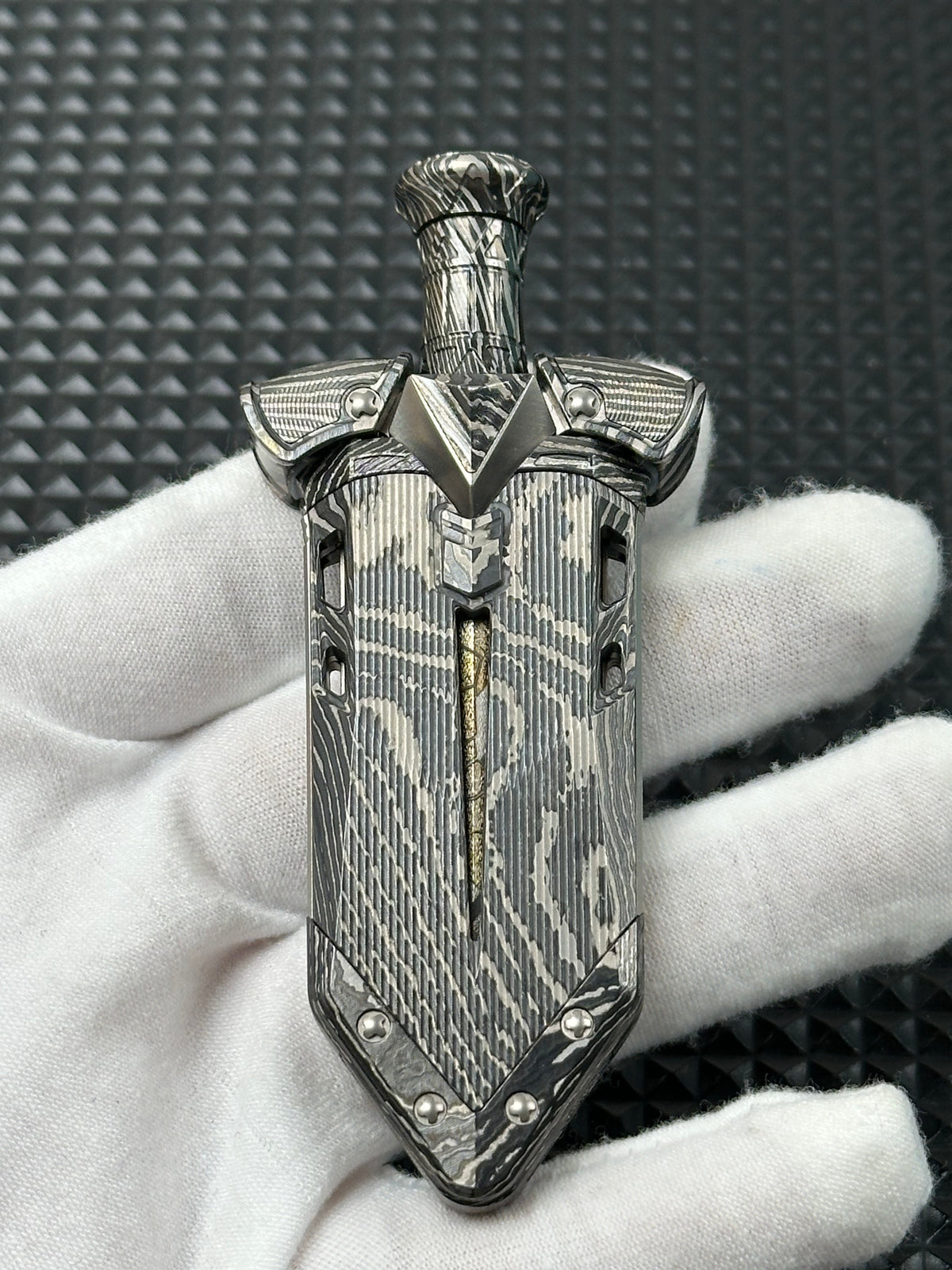 White Tiger Lake Sword Zircuti