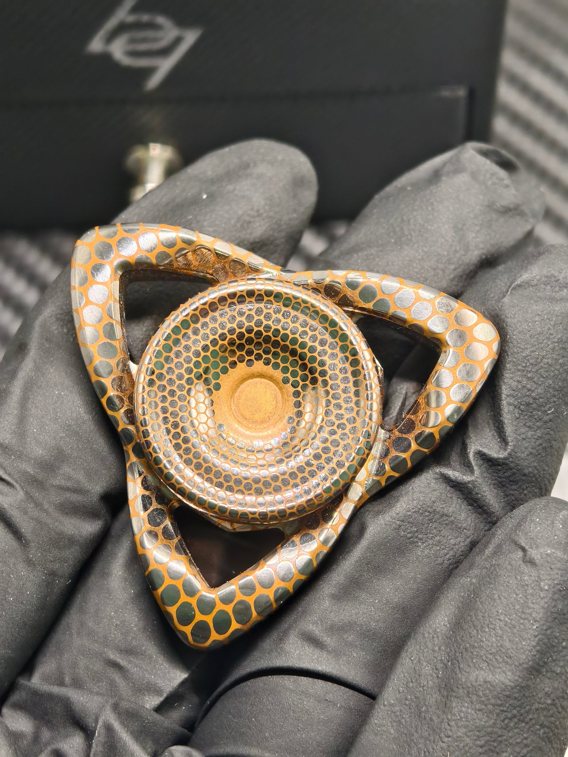 Sinmini Superconductor