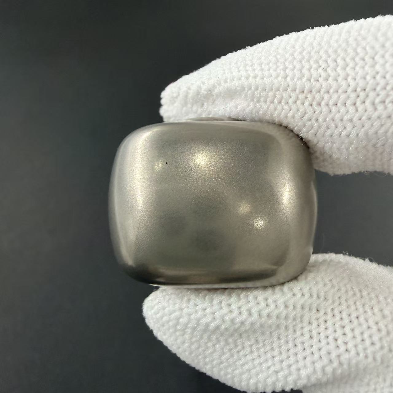 Sugar Cube Titanium