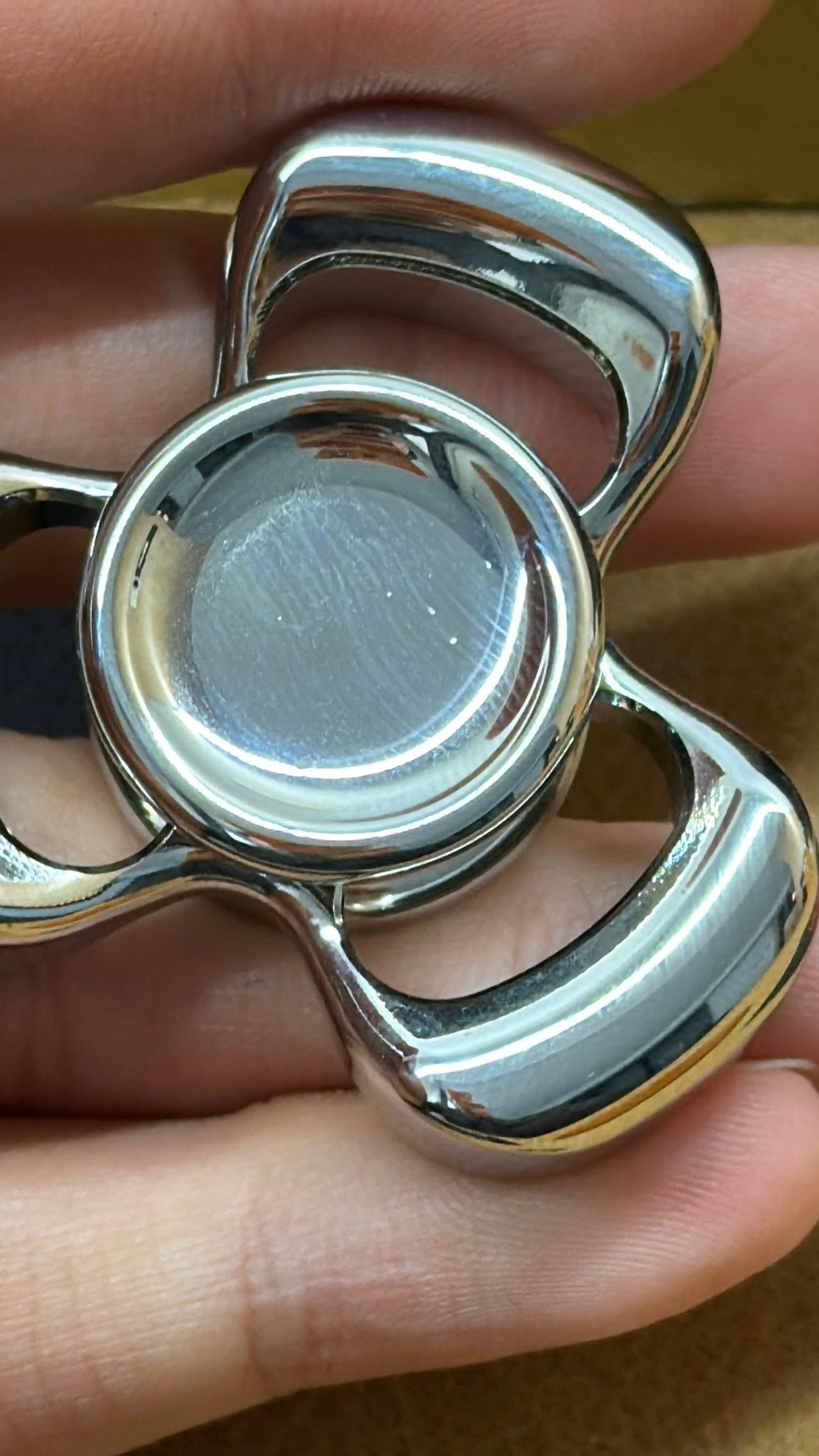 Three-Leaf Horizon Stainless Steel