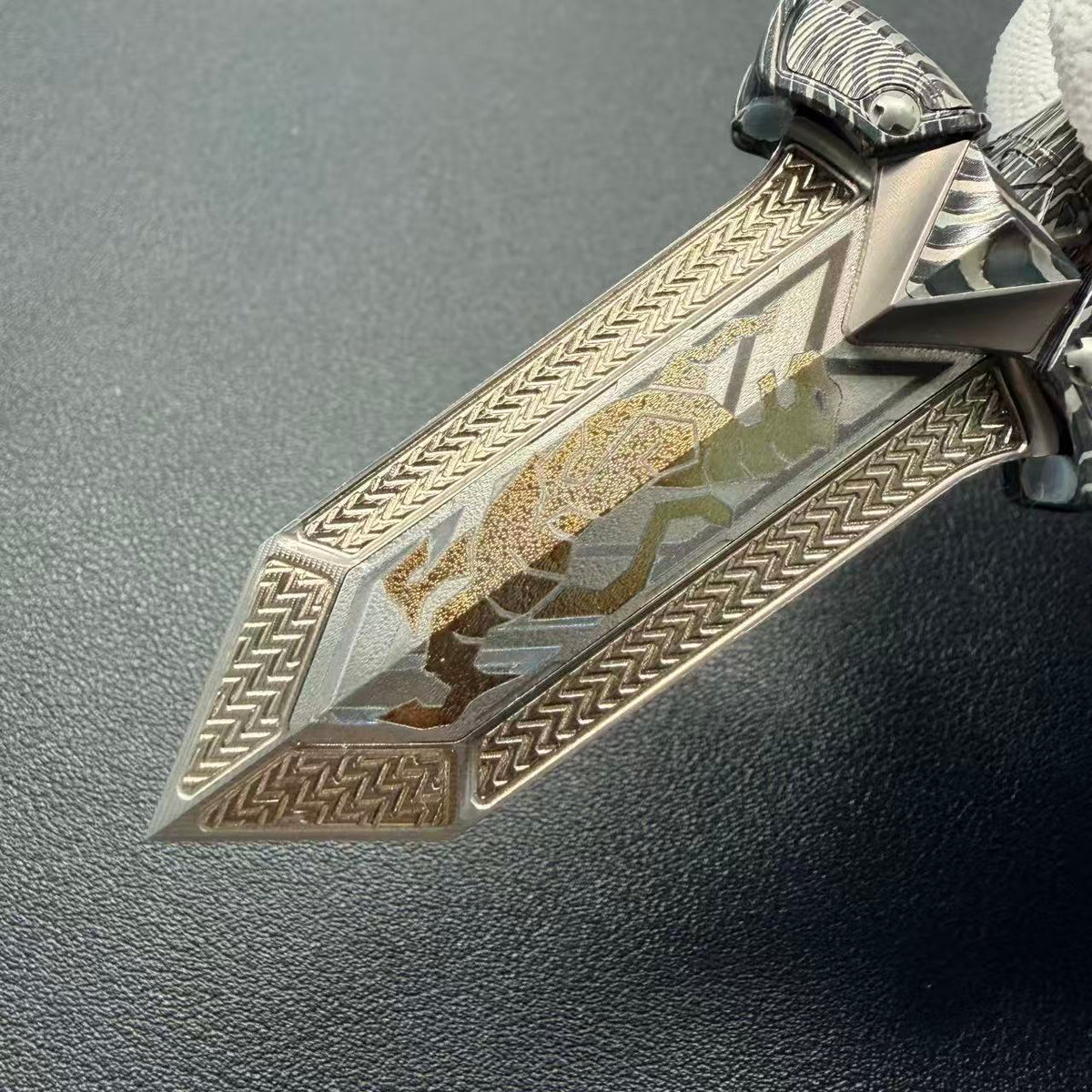 Aroundight Zircuti