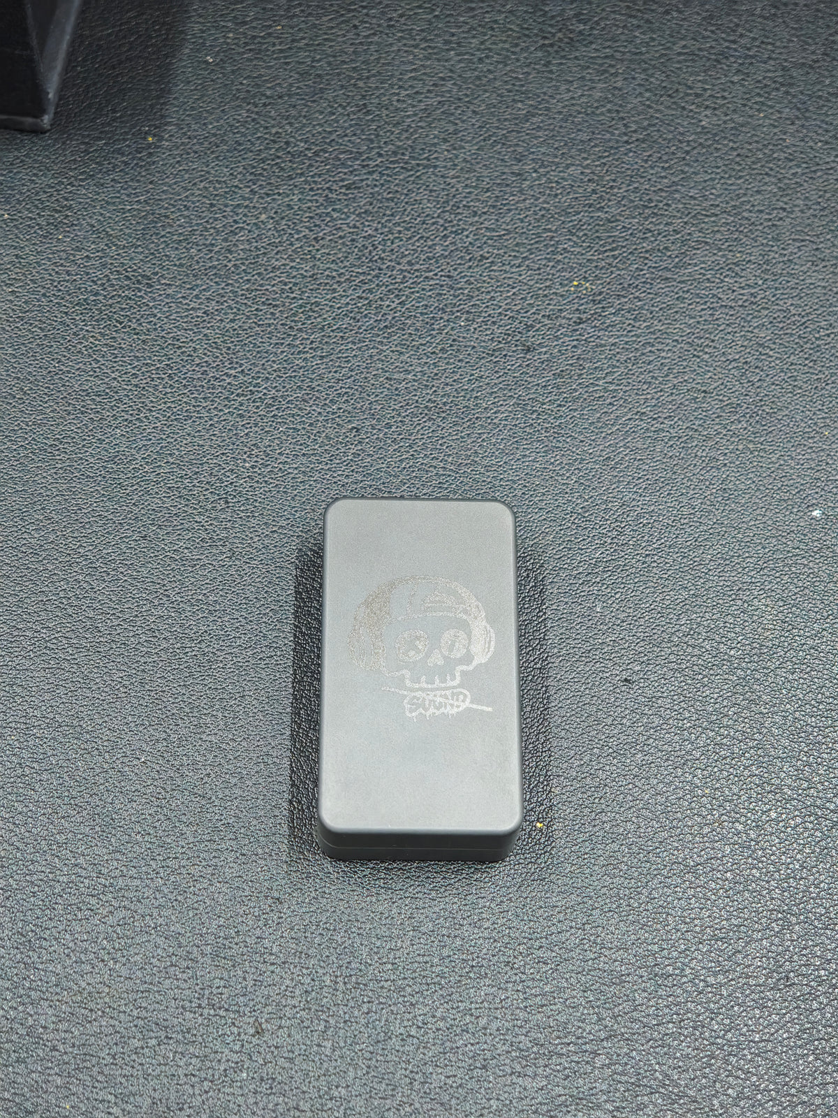 Mute Zirconium