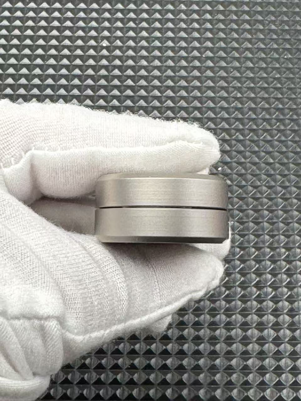 F2 Titanium
