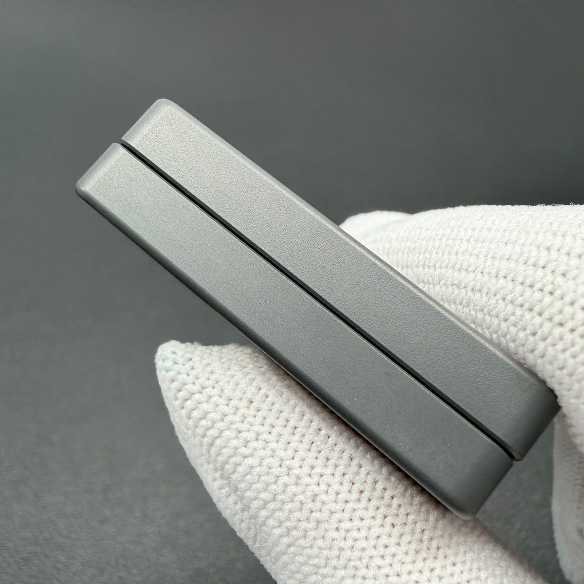 Mute Zirconium