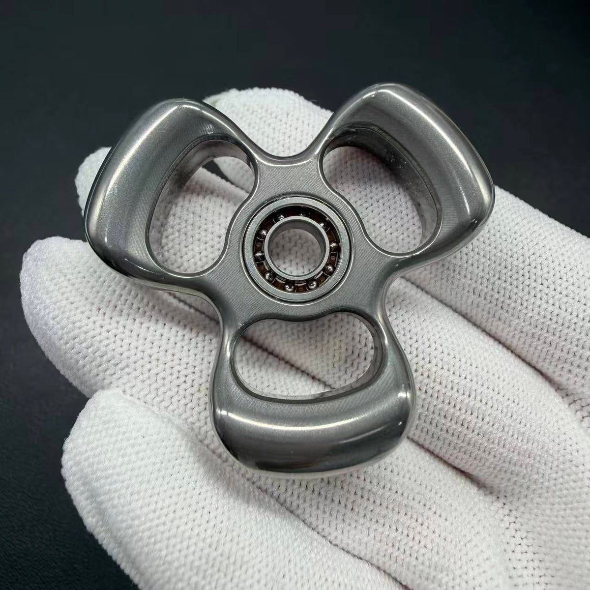 Three-Leaf Horizon Stainless Steel Stonewashed