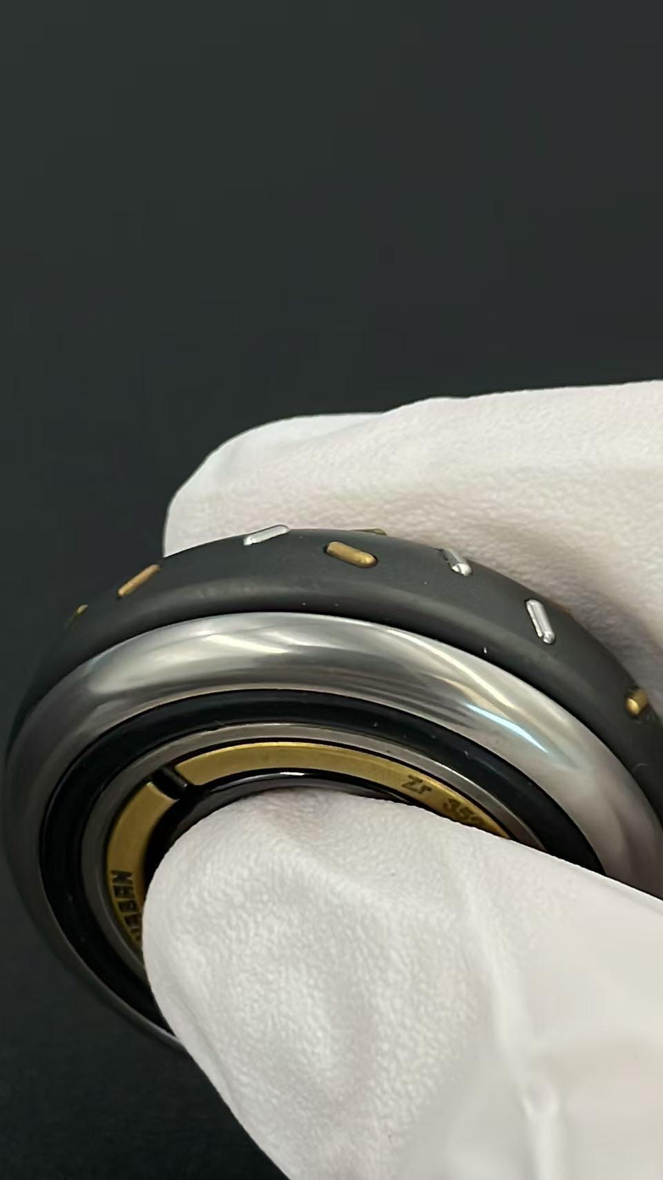 Doughnut Zirconium