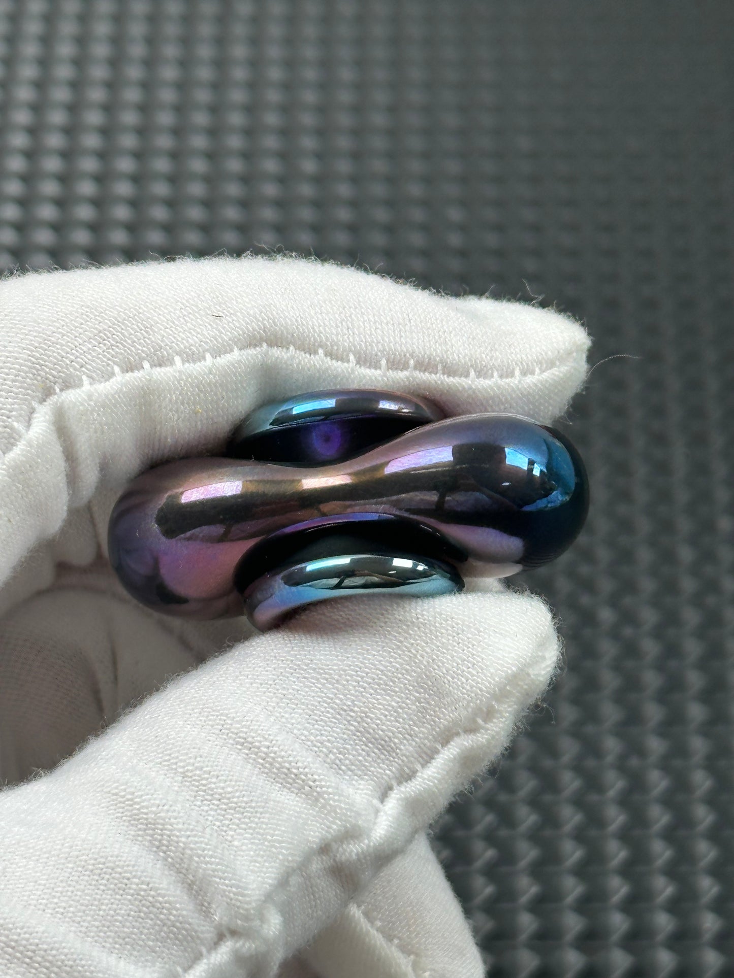 Two-Leaf Cell Zirconium Oil Slick