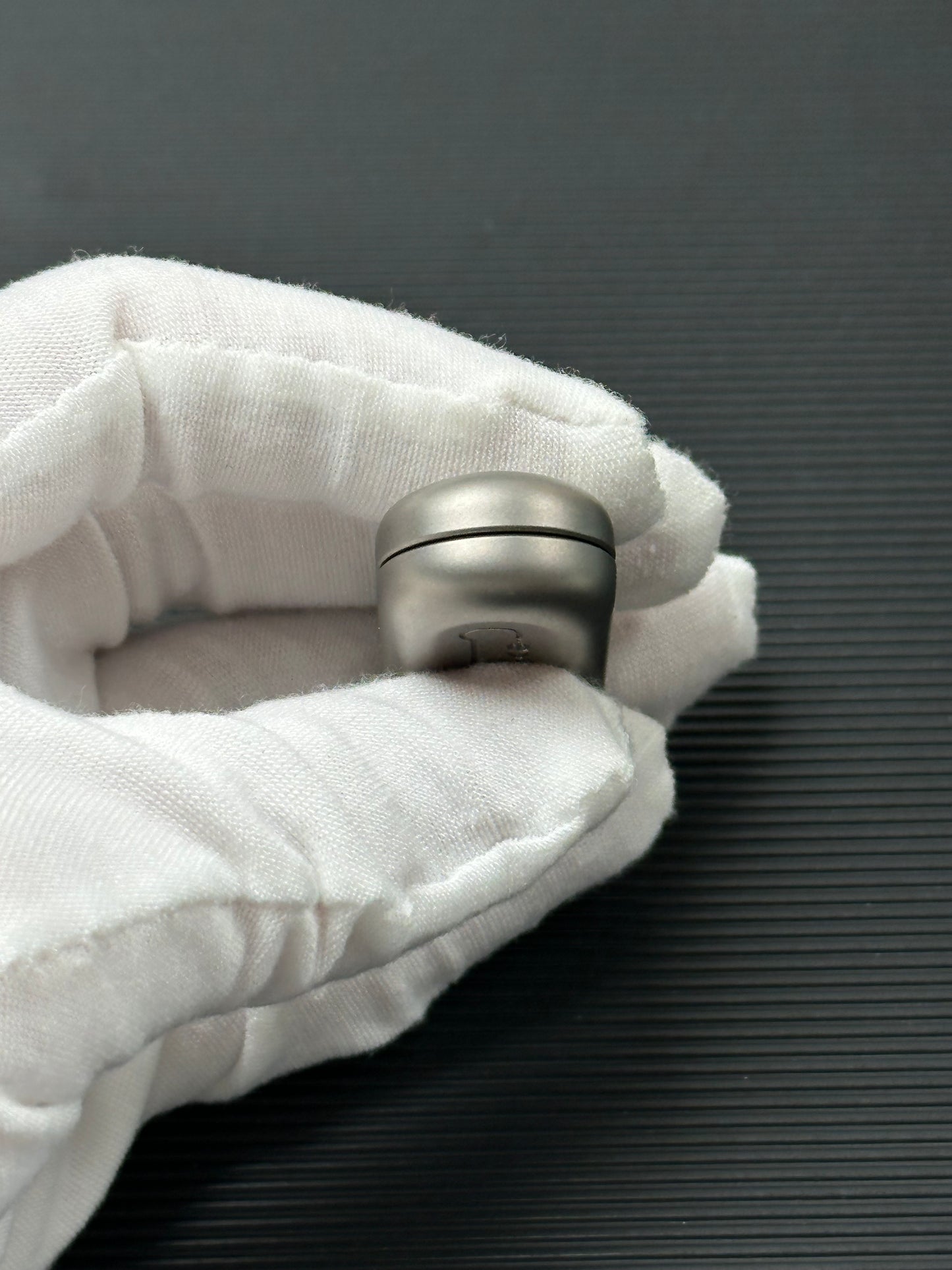 Floating Cloud Titanium