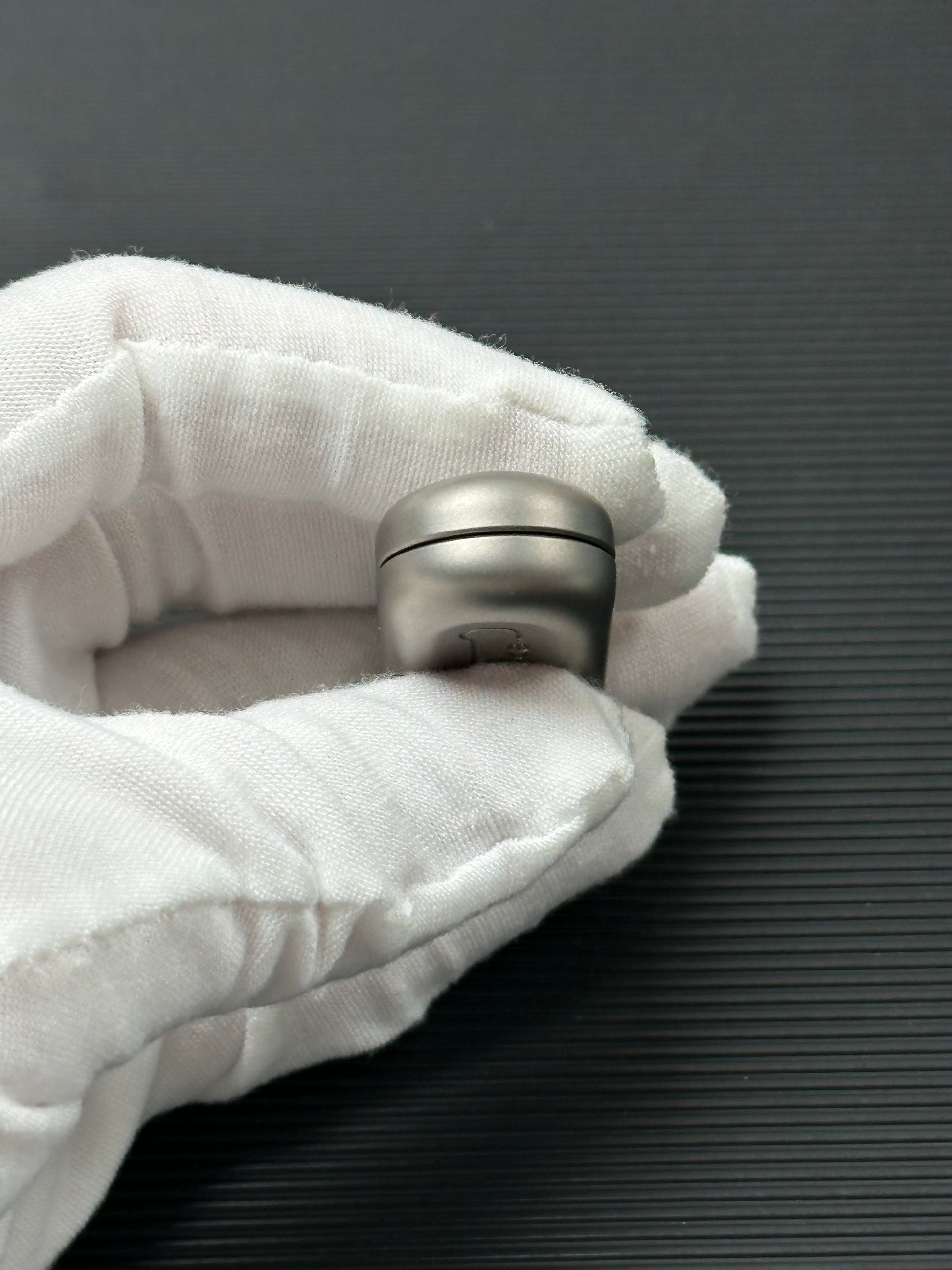 Floating Cloud Titanium