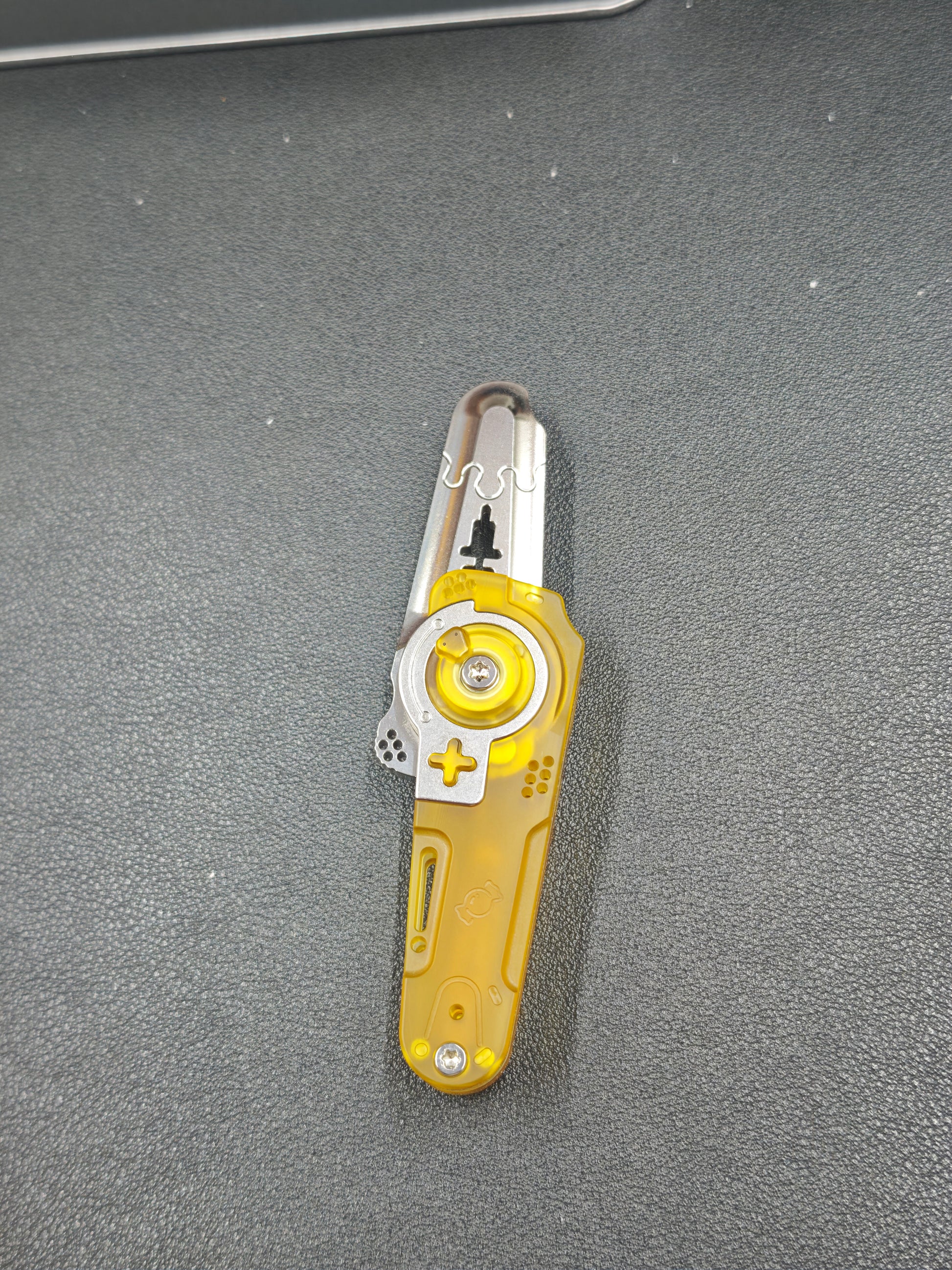 Dimension Slash Pry Bar Titanium PEI