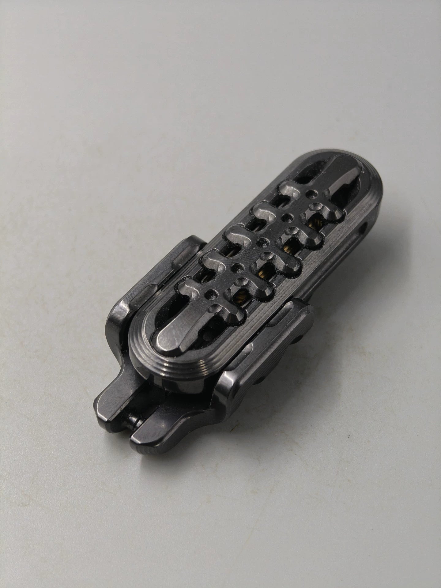 EXOSKELETON Zirconium