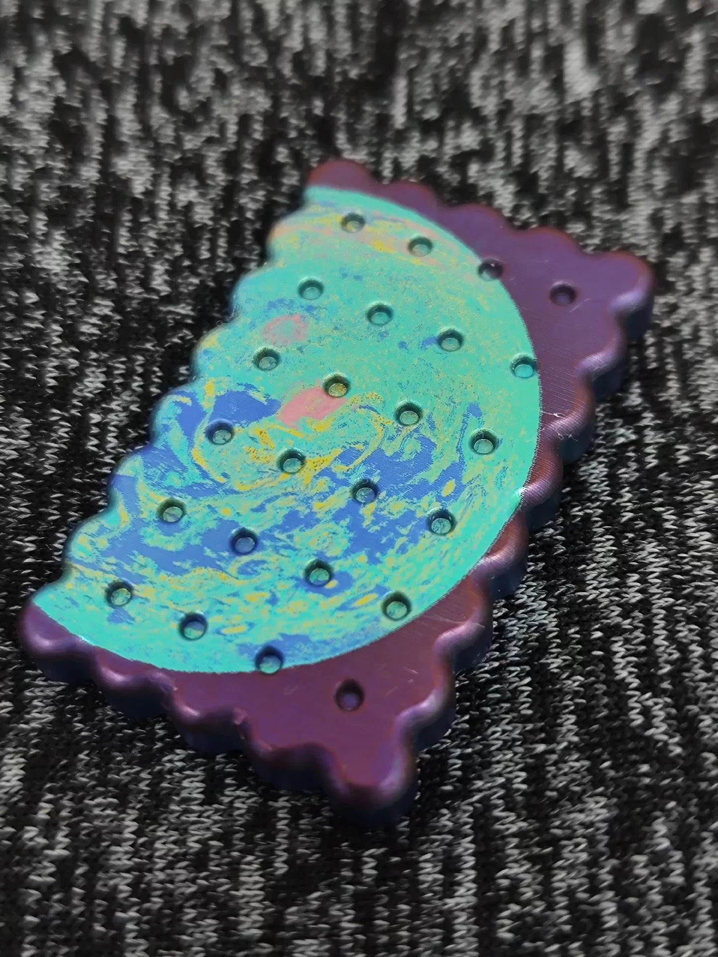 Biscuit Titanium