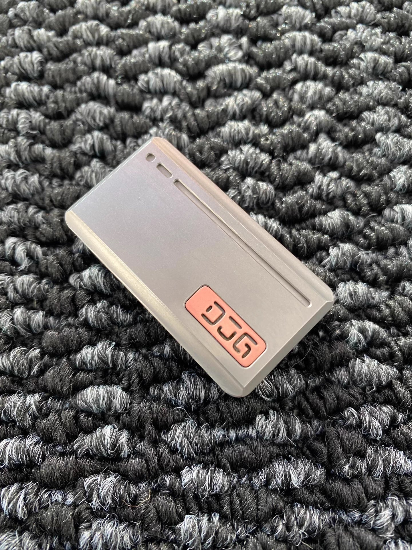 DRIVE Slider Titanium