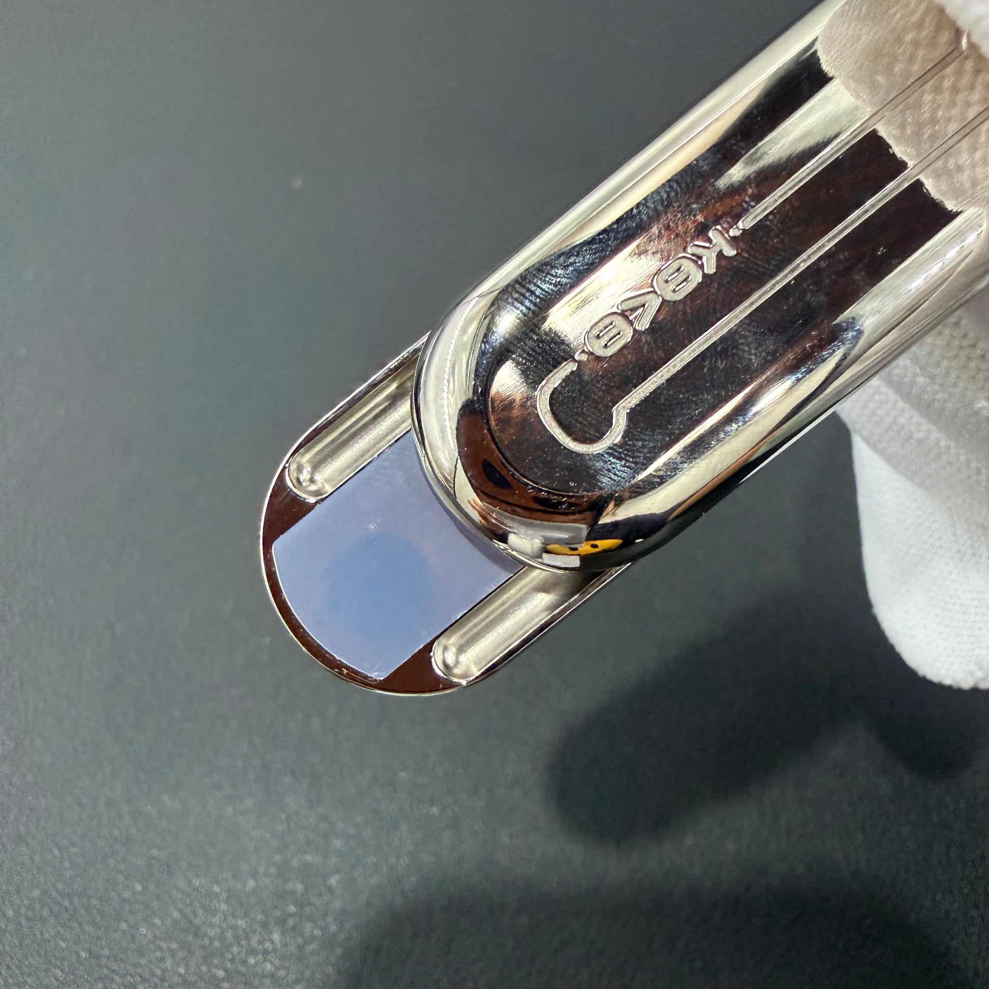 Floating Cloud Titanium